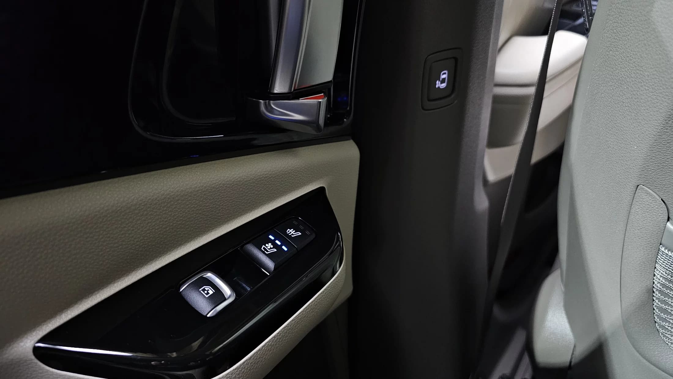 Kia Carnival 9-Seater Hi-Limousine Signature, 2022 г. 50495 км. — фото 19