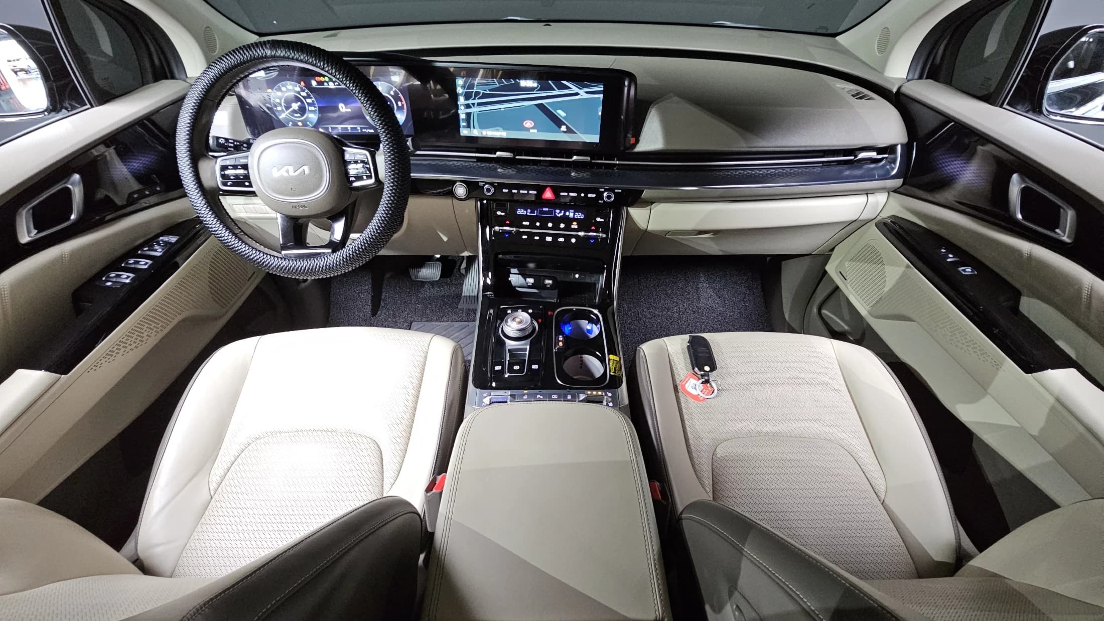Kia Carnival 9-Seater Hi-Limousine Signature, 2022 г. 50495 км. — фото 7