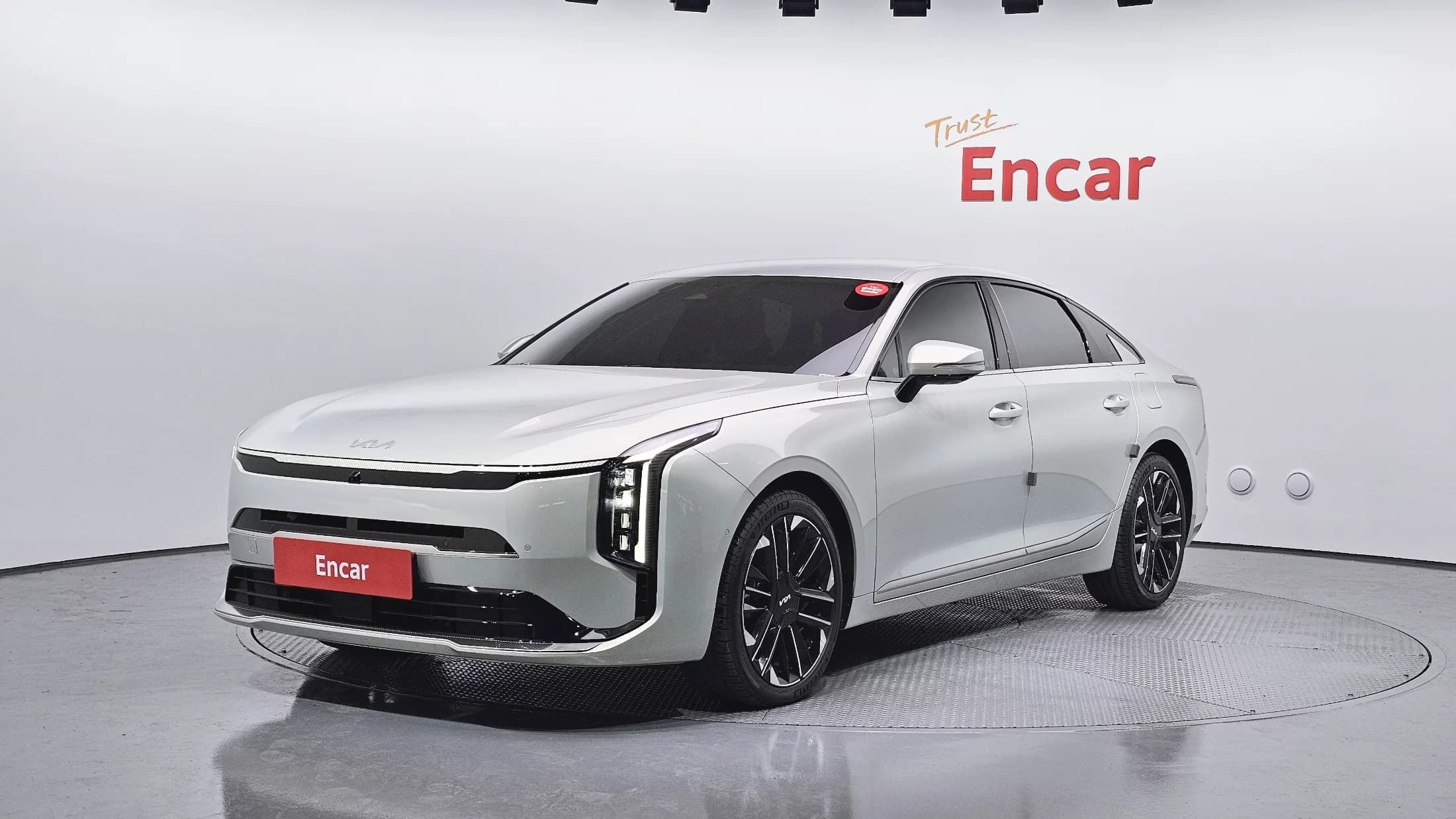 Kia K8 Signature, гибрид, 2025 г. 11545 км.