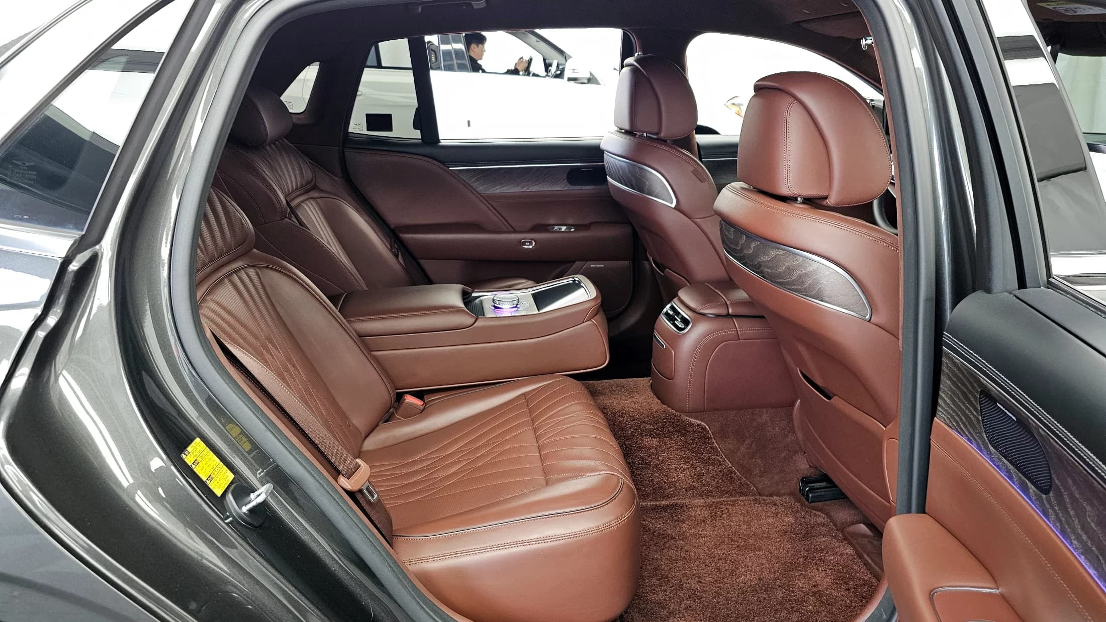 Genesis G90 Gasoline 3.5 Turbo AWD, 2022 г. 75919 км. — фото 12