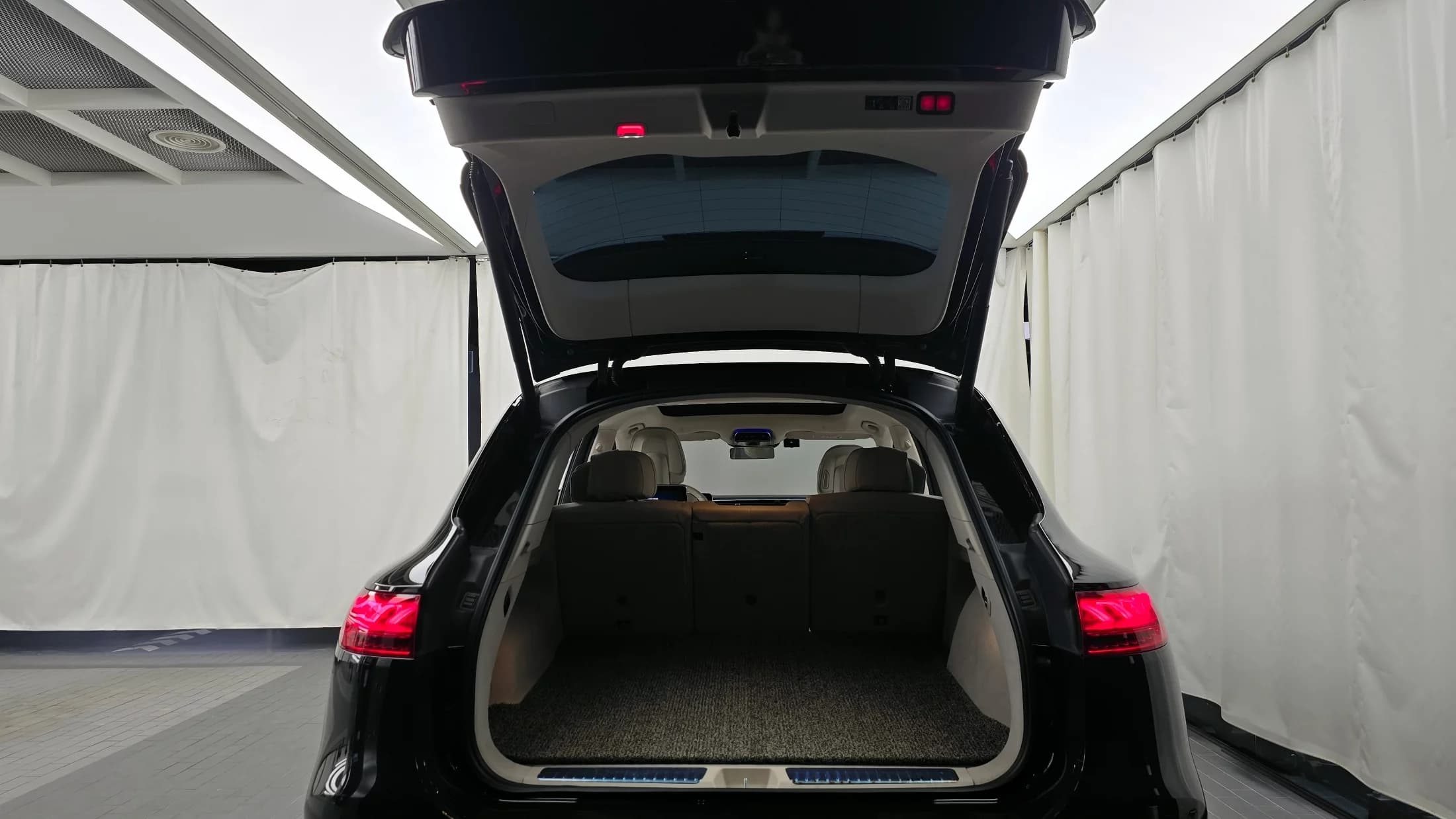 Mercedes-Benz EQS EQS450 4MATIC Launch Edition, электромобиль, 2023 г. 58289 км. — фото 20