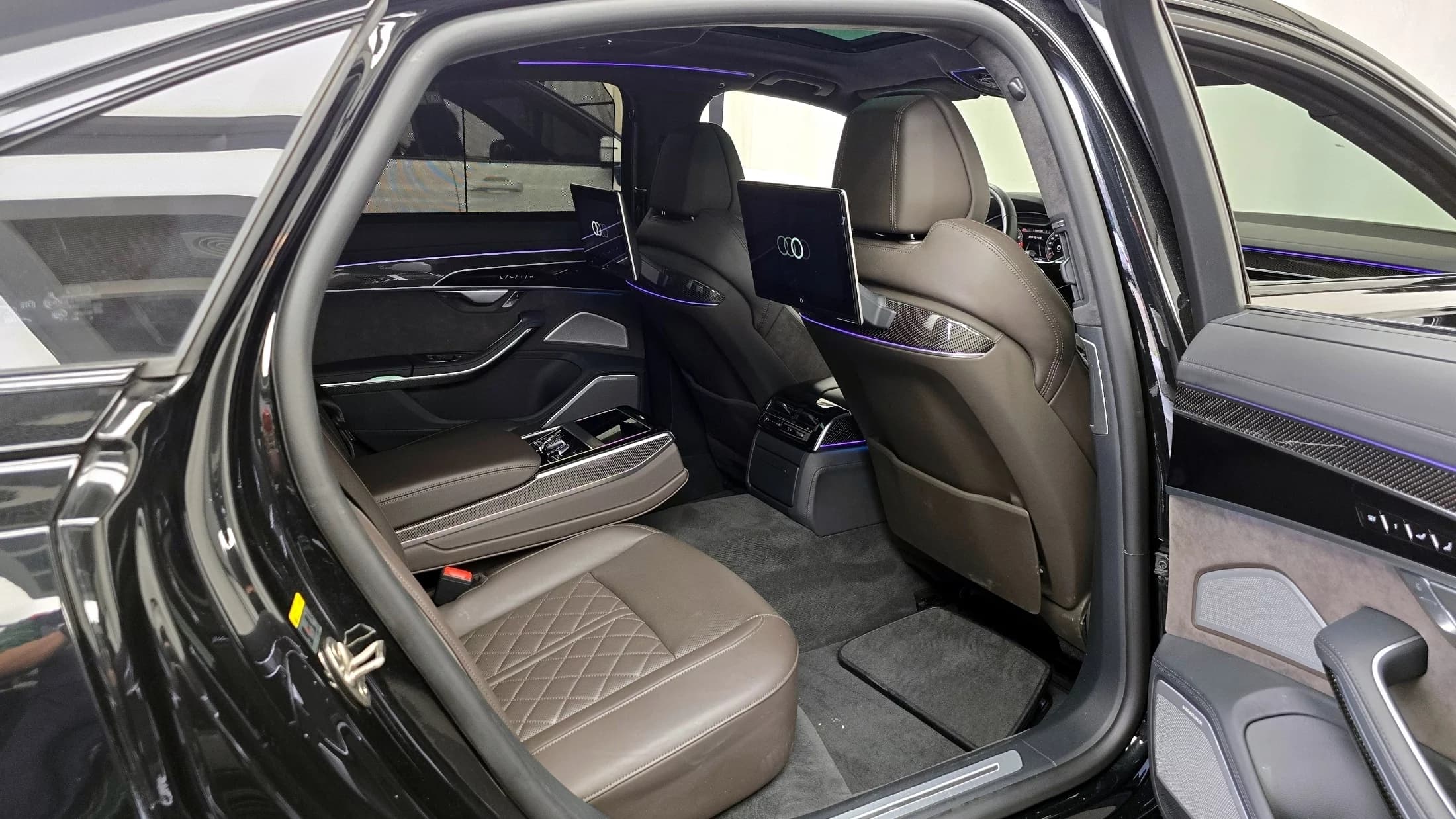 Audi S8 4.0 TFSI Quattro LWB, 2021 г. 32692 км. — фото 12