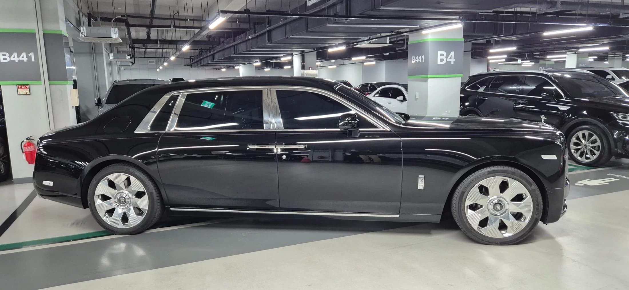 Rolls-Royce PHANTOM 6.7 EWB V12, 2024 г. 1567 км. — фото 3