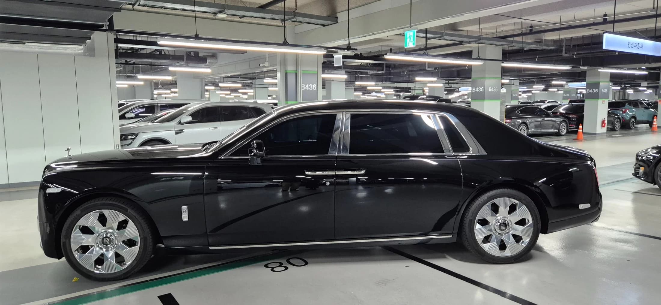 Rolls-Royce PHANTOM 6.7 EWB V12, 2024 г. 1567 км. — фото 4
