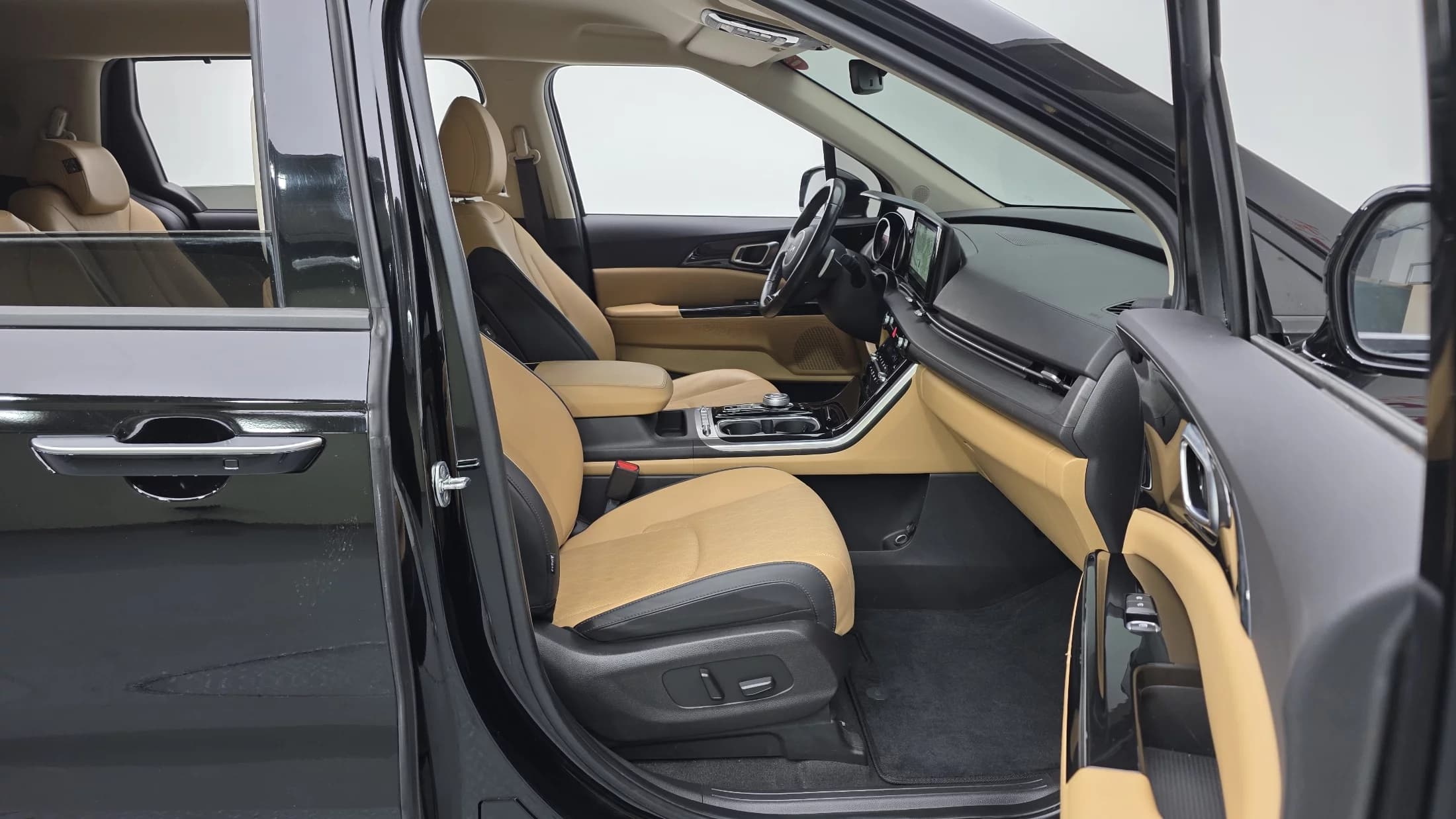 Kia Carnival 9-Seater Noblesse, 2022 г. 96739 км. — фото 11