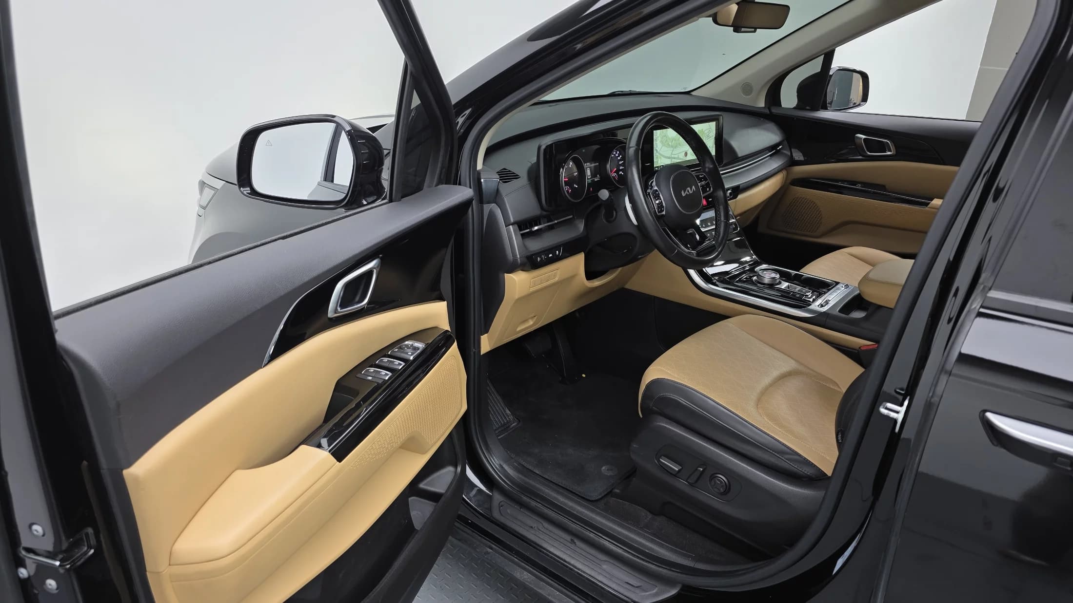 Kia Carnival 9-Seater Noblesse, 2022 г. 96739 км. — фото 10