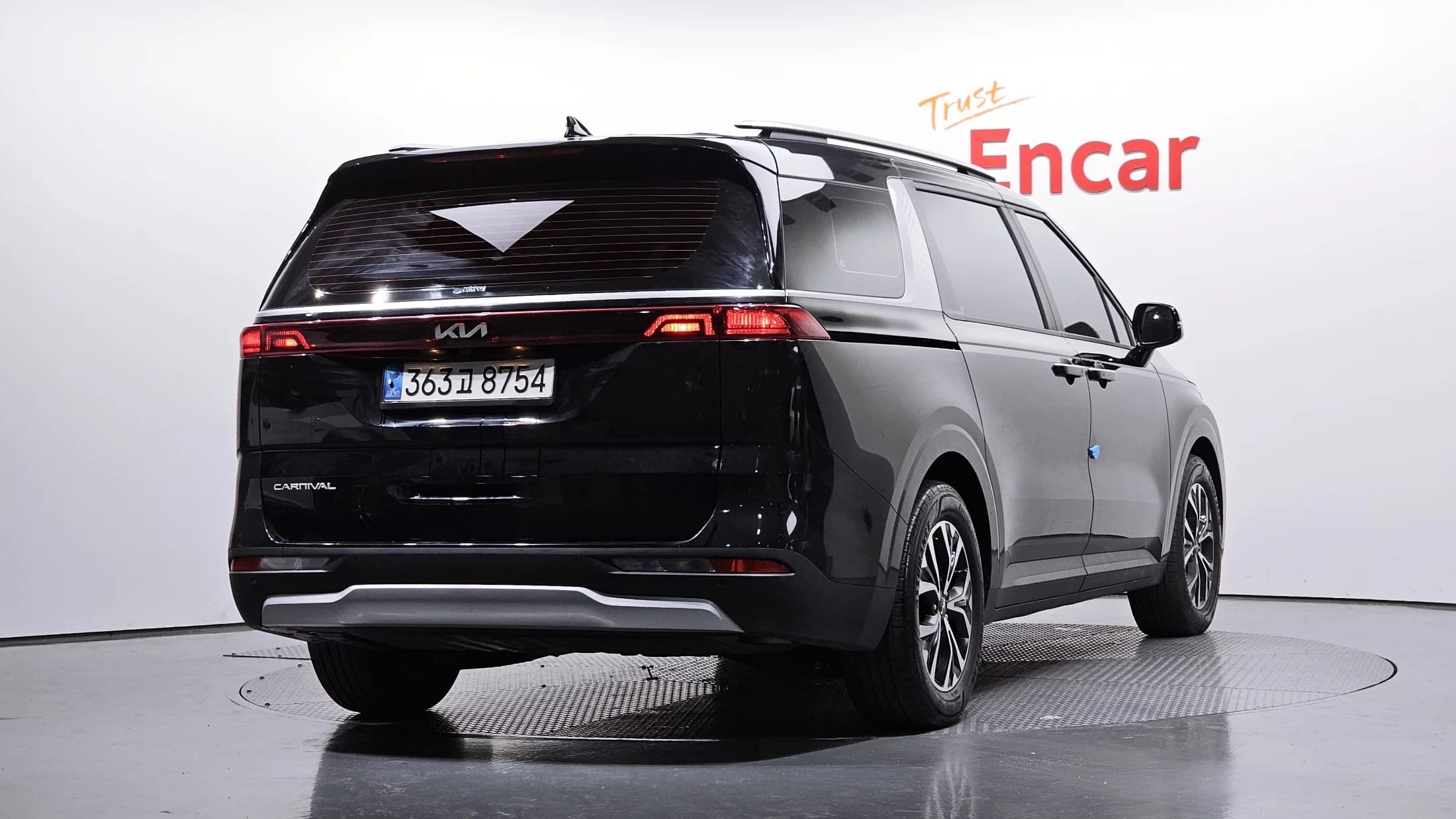 Kia Carnival 9-Seater Prestige, 2021 г. 37295 км. — фото 2
