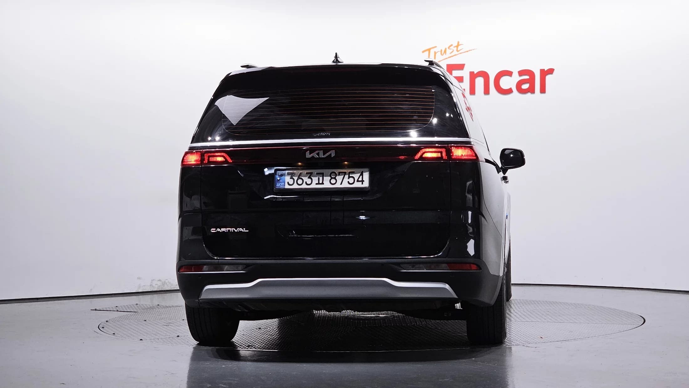 Kia Carnival 9-Seater Prestige, 2021 г. 37295 км. — фото 4