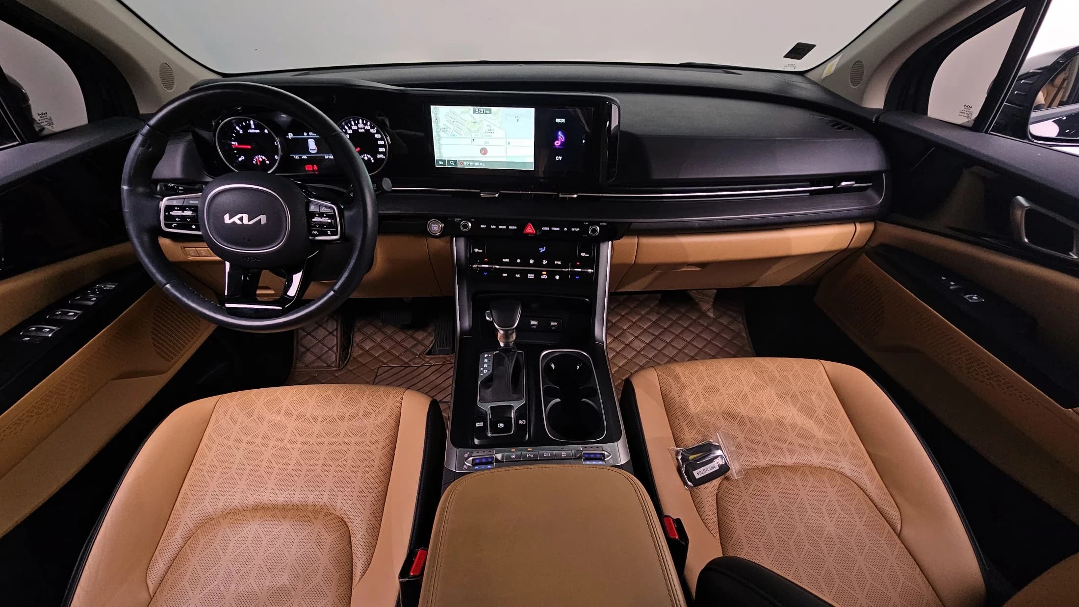 Kia Carnival 9-Seater Prestige, 2021 г. 37295 км. — фото 7
