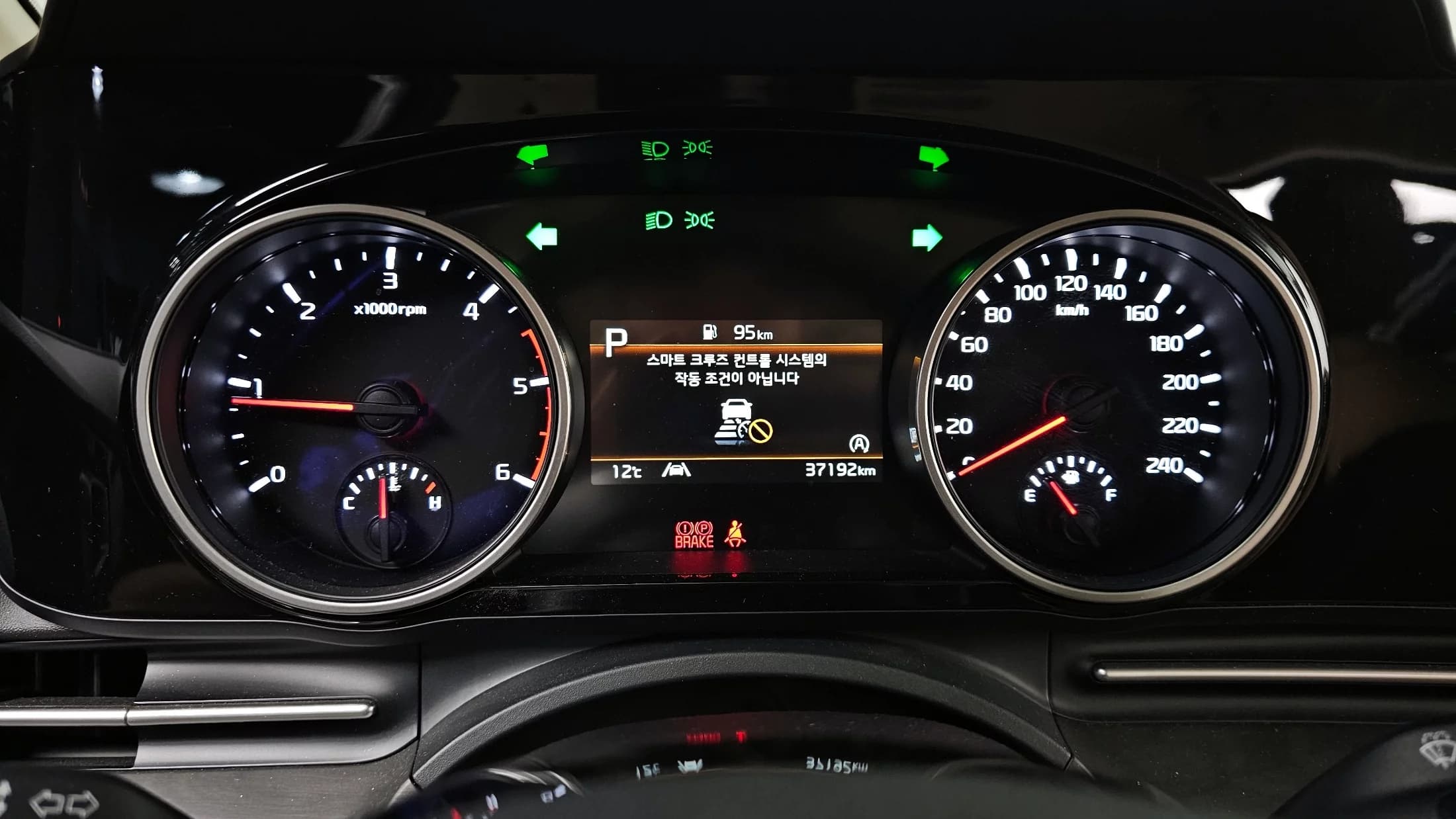 Kia Carnival 9-Seater Prestige, 2021 г. 37295 км. — фото 8