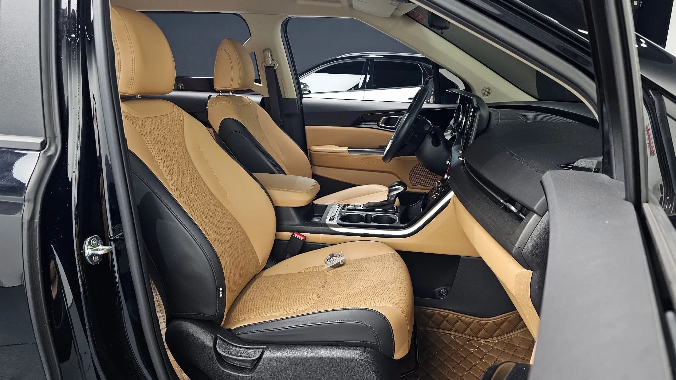 Kia Carnival 9-Seater Prestige, 2021 г. 37295 км. — фото 10
