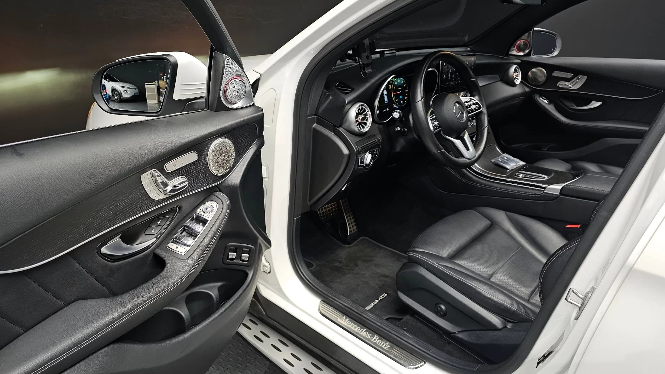 Mercedes-Benz GLC-Class GLC300e 4MATIC Coupe, гибрид, 2021 г. 58862 км. — фото 11