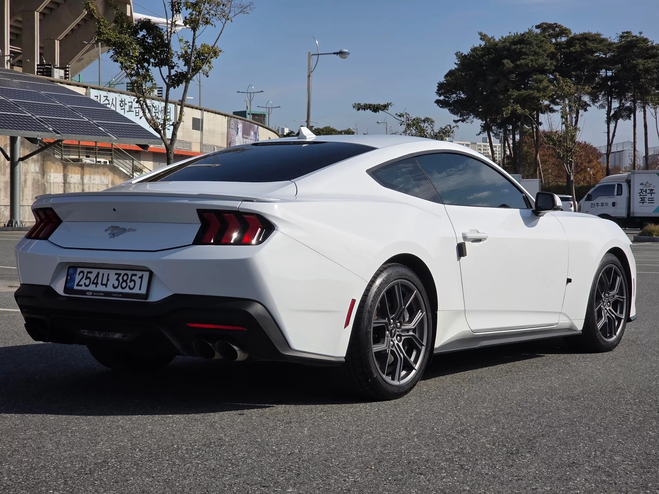 Ford MUSTANG 2.3 EcoBoost Premium Coupe, 2024 г. 11941 км. — фото 3