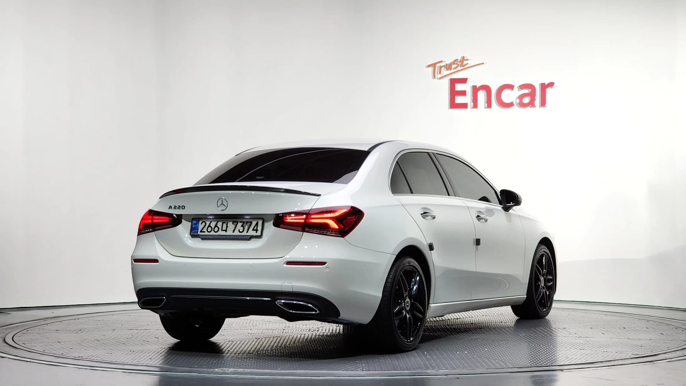 Mercedes-Benz A-Class A220 Sedan, 2021 г. 58434 км. — фото 2