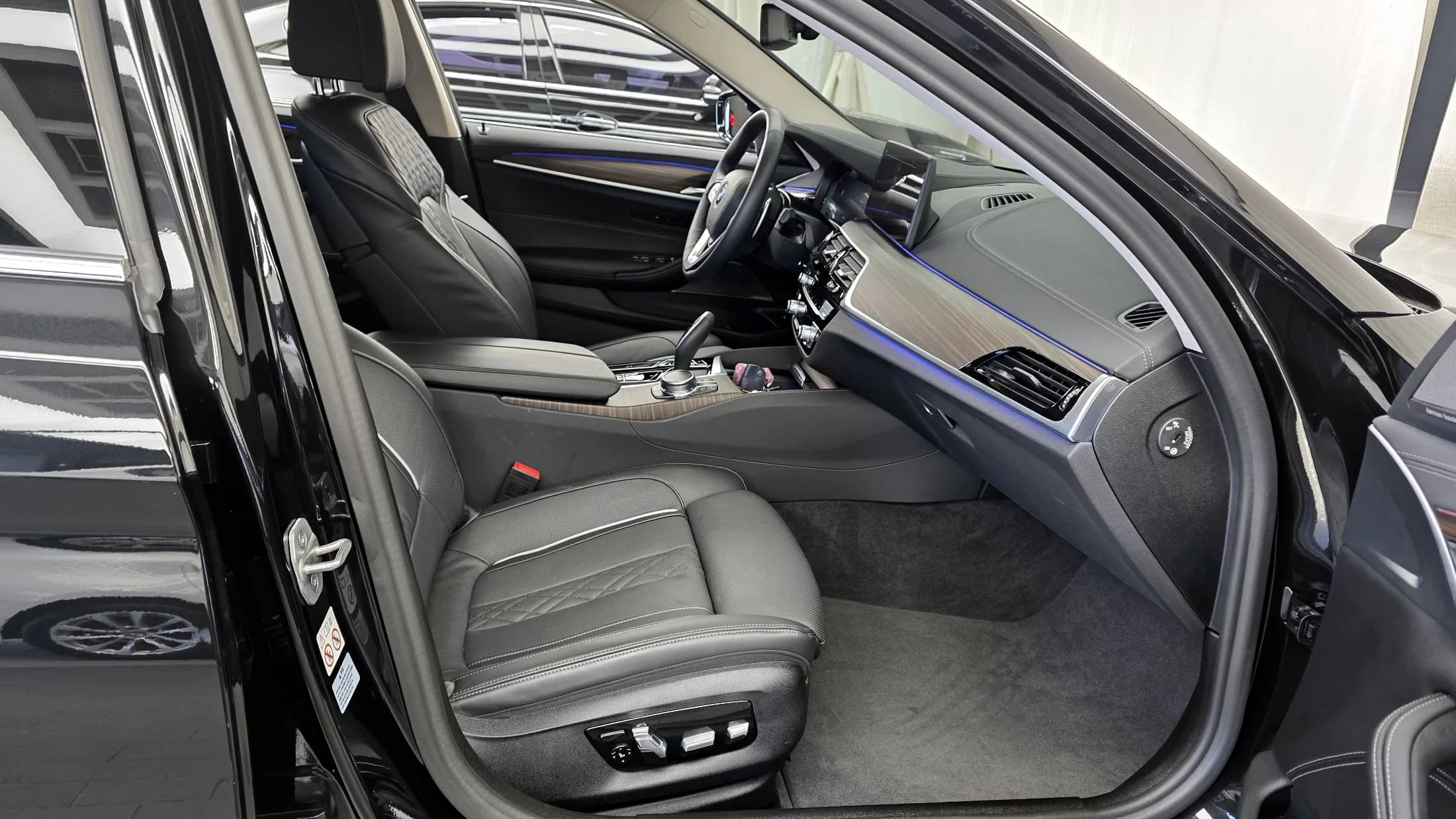 BMW 5-Series 530i Luxury, 2022 г. 13923 км. — фото 11