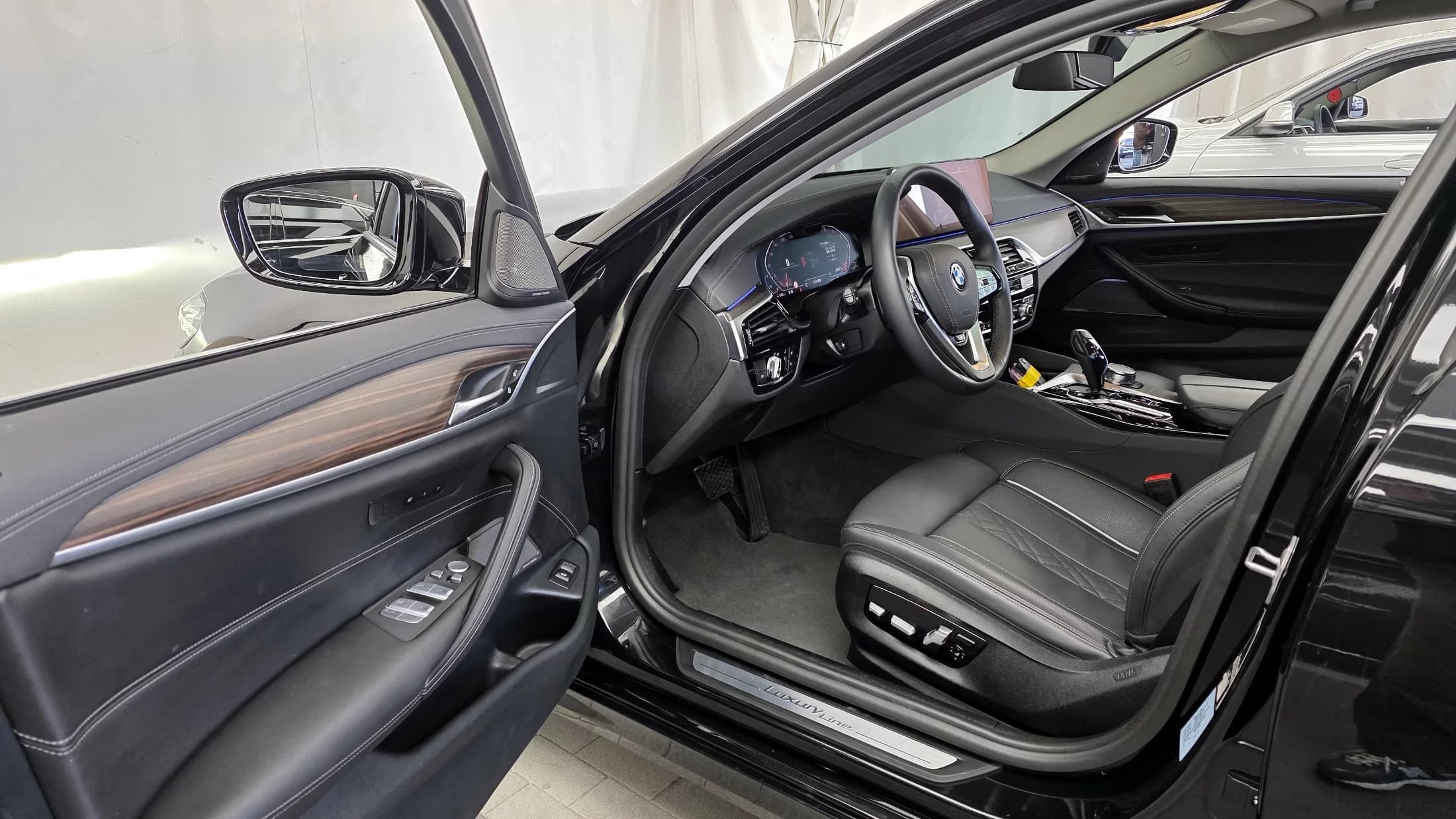 BMW 5-Series 530i Luxury, 2022 г. 13923 км. — фото 10