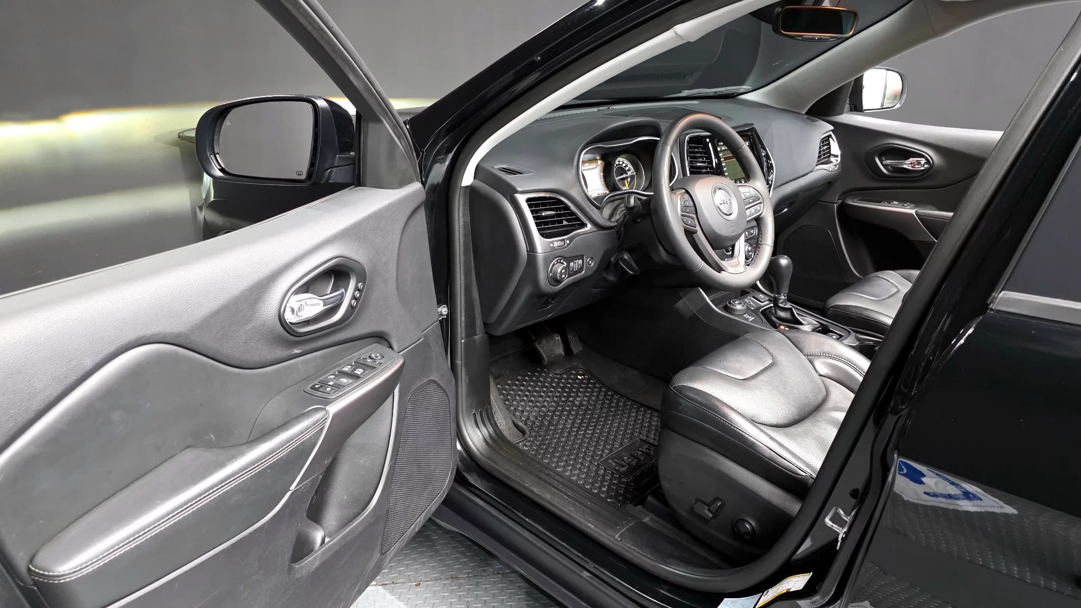 Jeep CHEROKEE 2.4 Limited AWD, 2022 г. 66138 км. — фото 16
