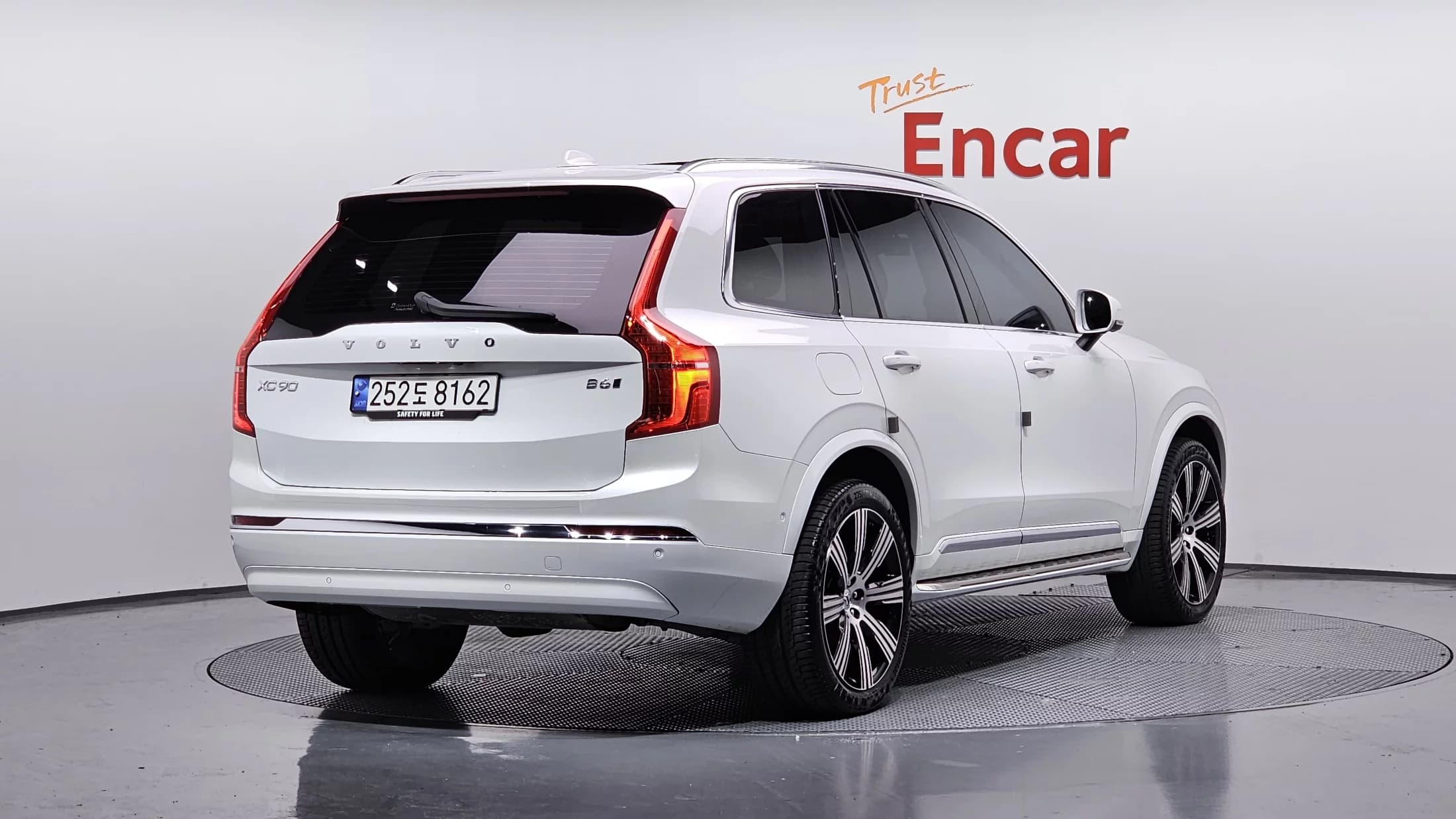 Volvo XC90 B6 Ultimate Bright, 2024 г. 9293 км. — фото 2