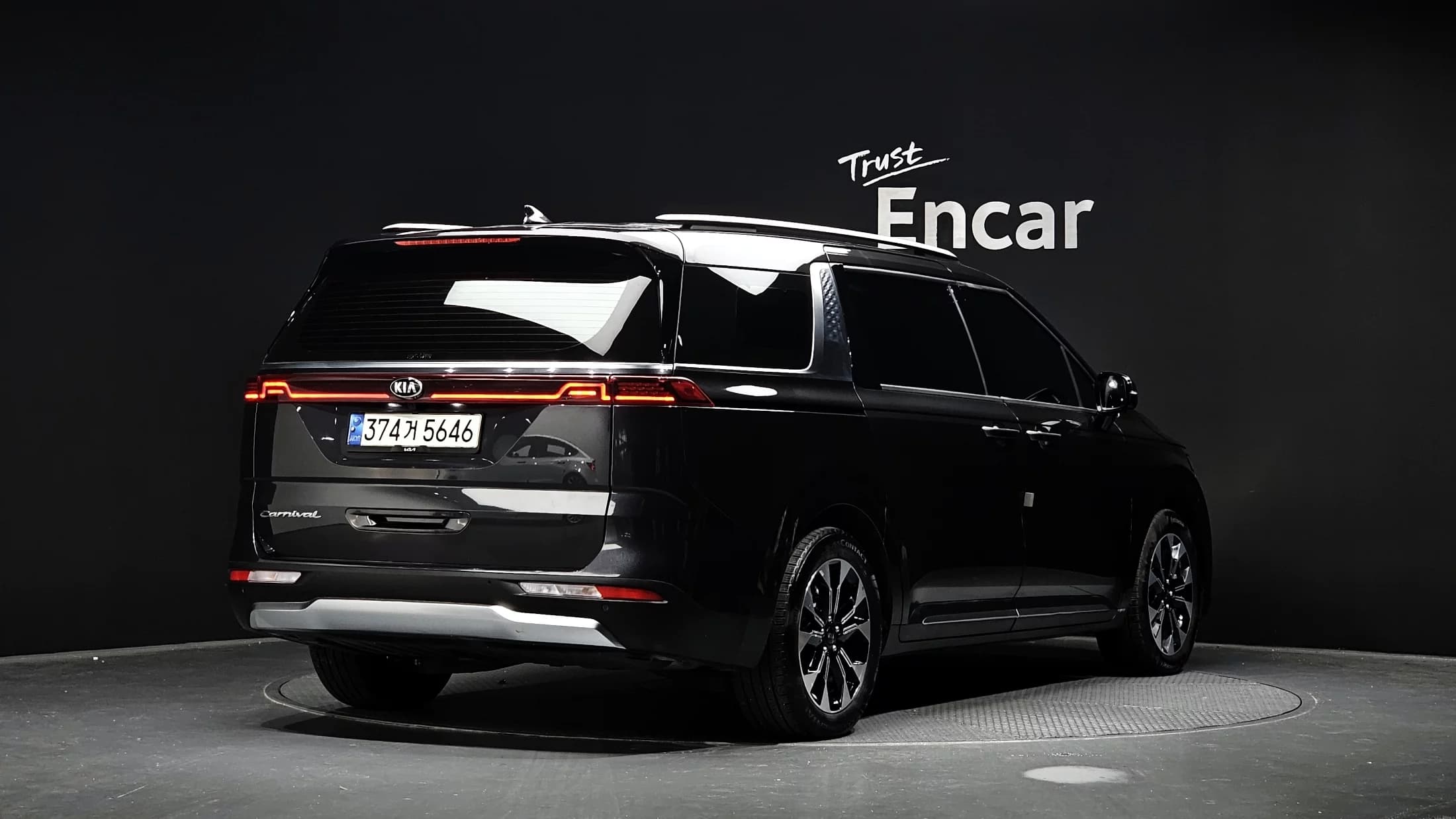 Kia Carnival 9-Seater Signature, 2021 г. 48200 км. — фото 2