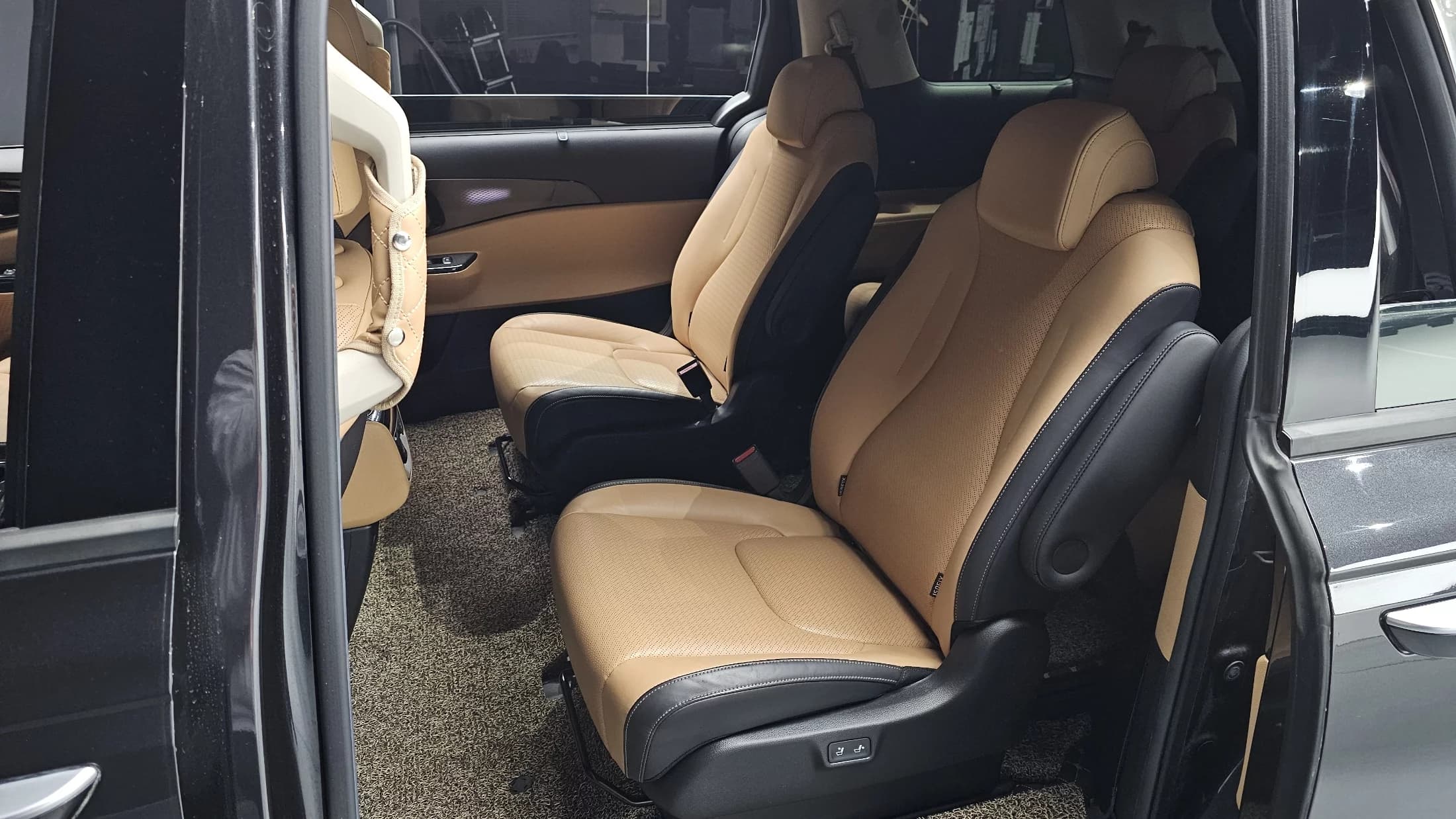 Kia Carnival 9-Seater Signature, 2021 г. 48200 км. — фото 12