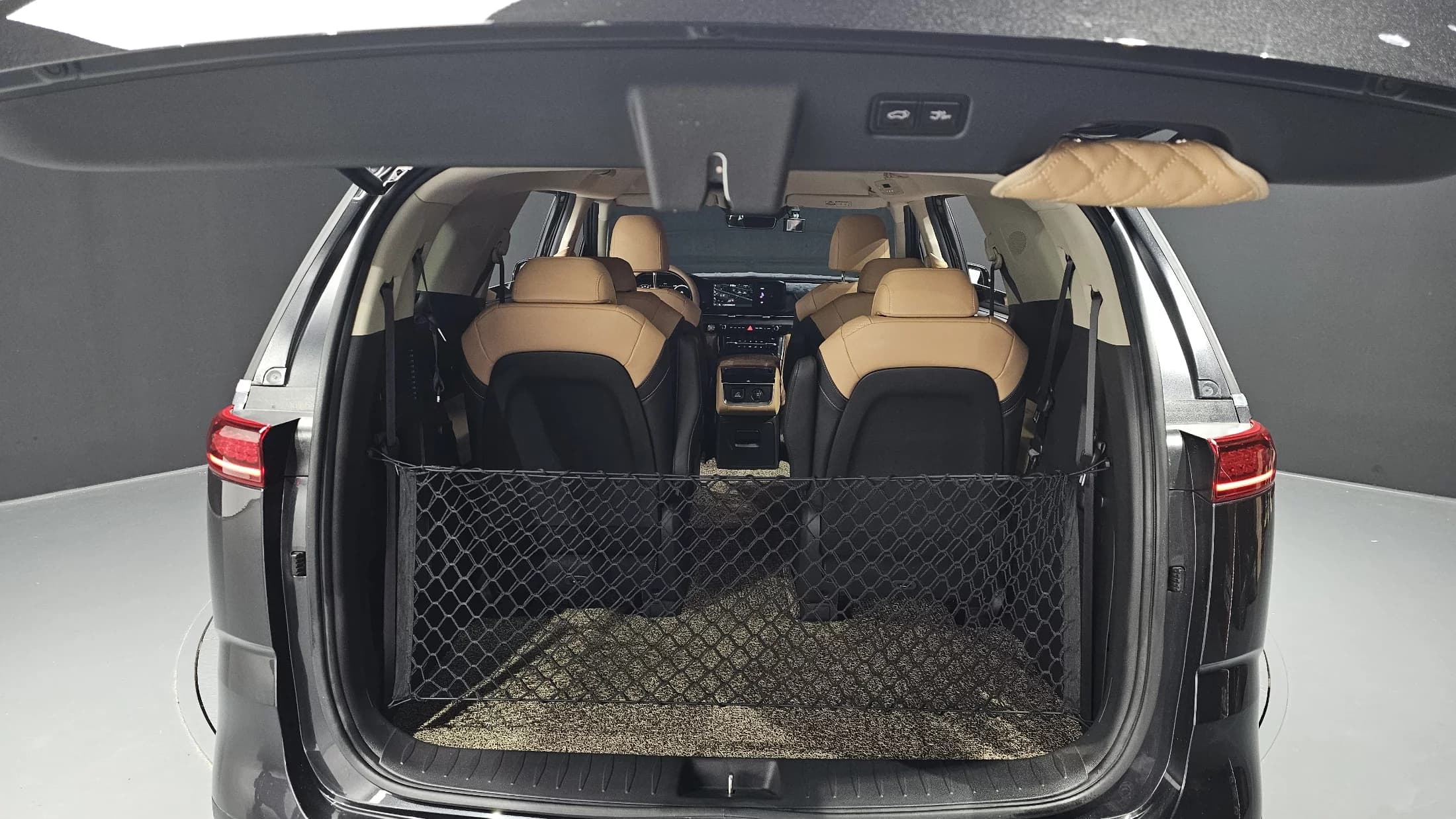 Kia Carnival 9-Seater Signature, 2021 г. 48200 км. — фото 20