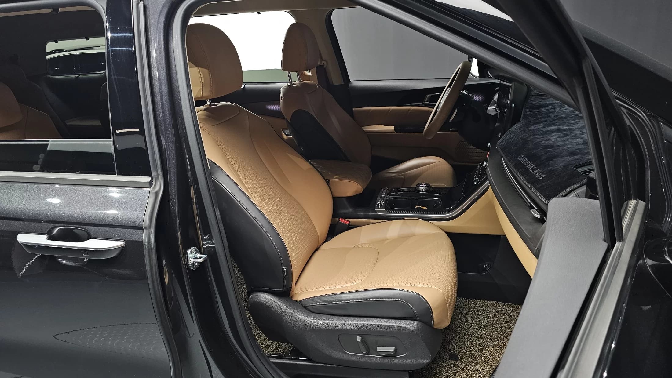 Kia Carnival 9-Seater Signature, 2021 г. 48200 км. — фото 10