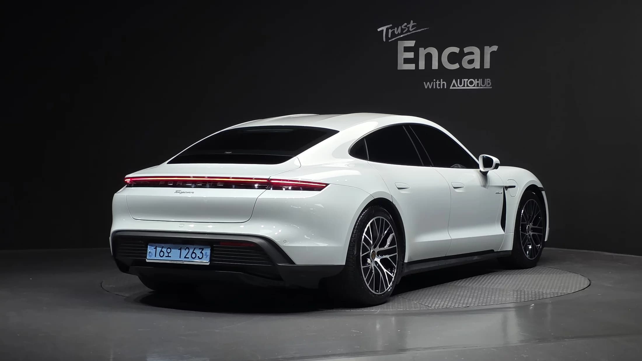 Porsche TAYCAN Base, электромобиль, 2022 г. 64608 км. — фото 2
