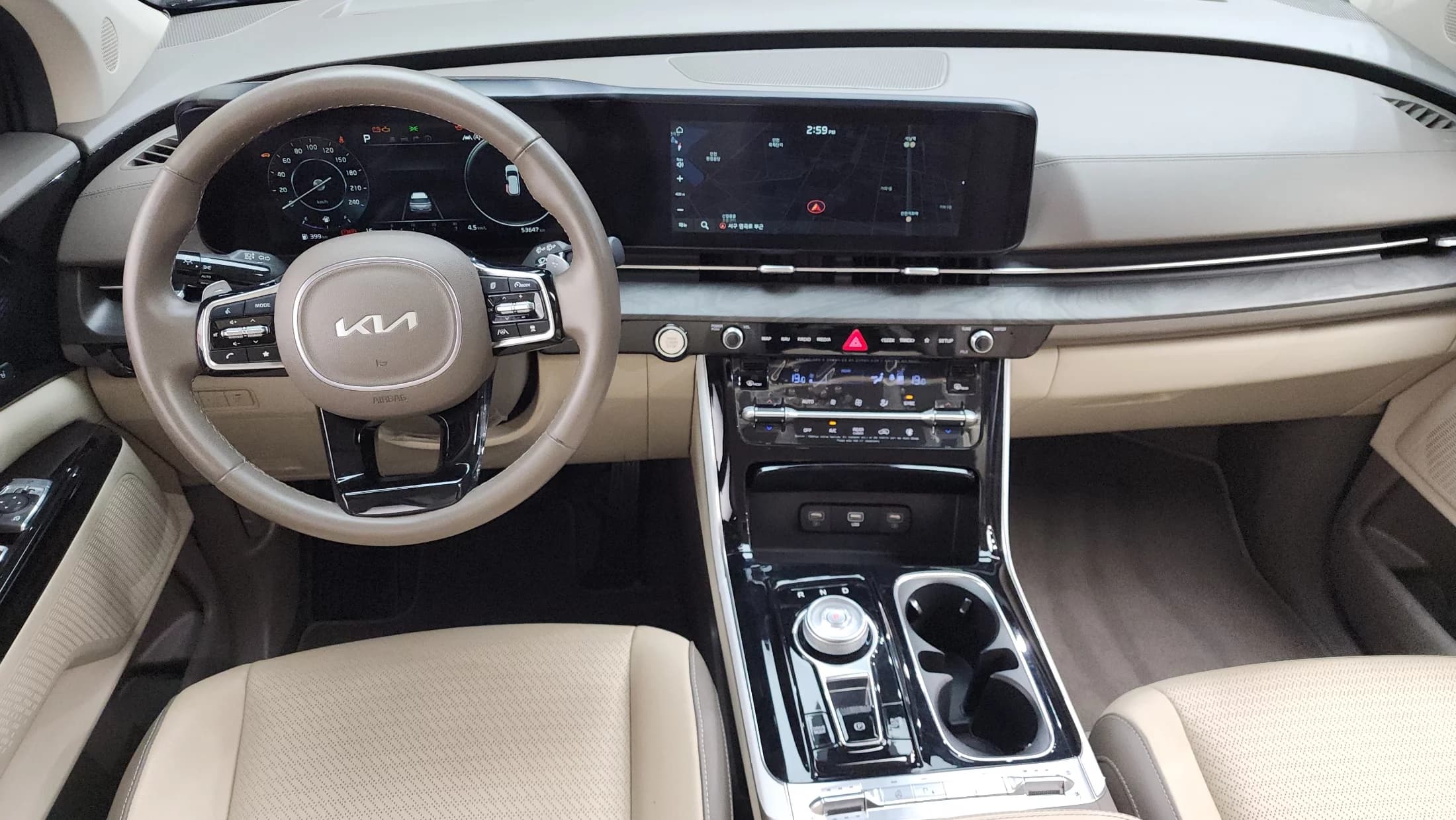 Kia Carnival 9-Seater Signature, 2023 г. 53670 км. — фото 7