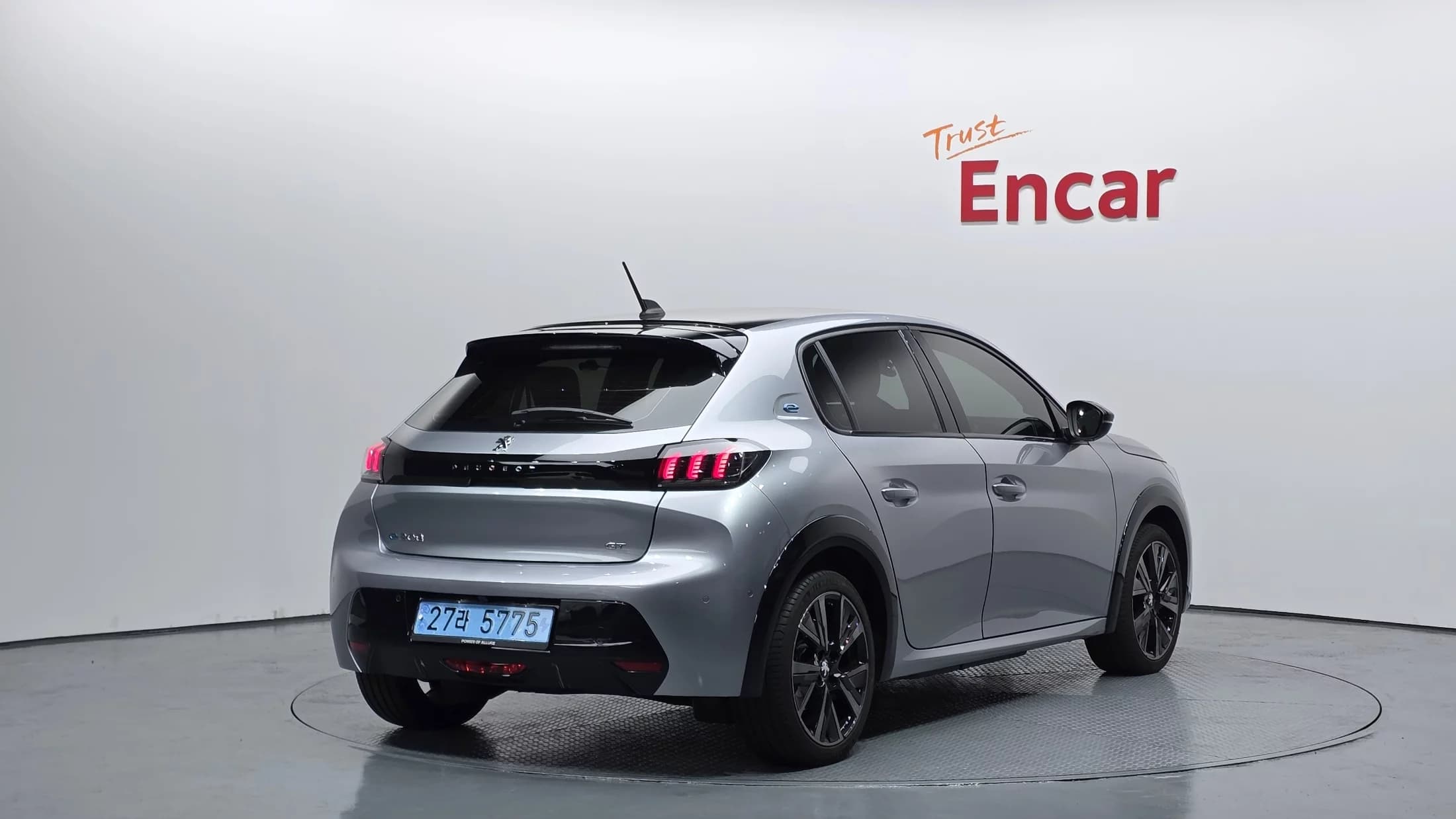 Peugeot 208 GT, электромобиль, 2023 г. 14795 км. — фото 2