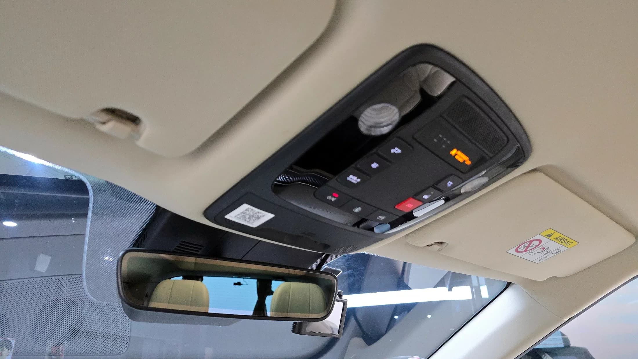 Kia Carnival 7-Seater Hi-Limousine Signature, 2022 г. 51388 км. — фото 18