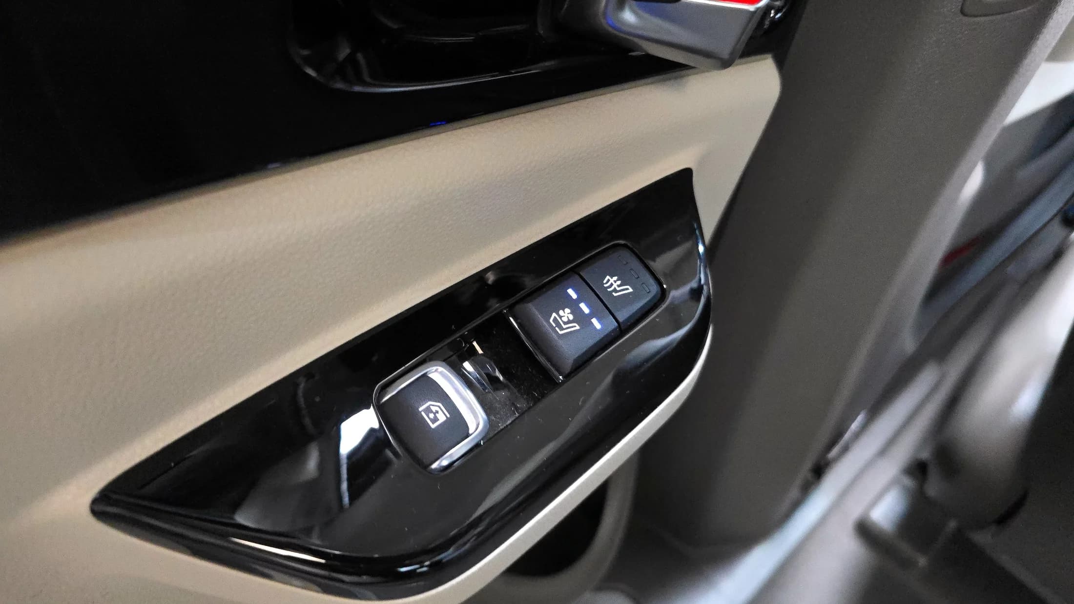 Kia Carnival 7-Seater Hi-Limousine Signature, 2022 г. 51388 км. — фото 19