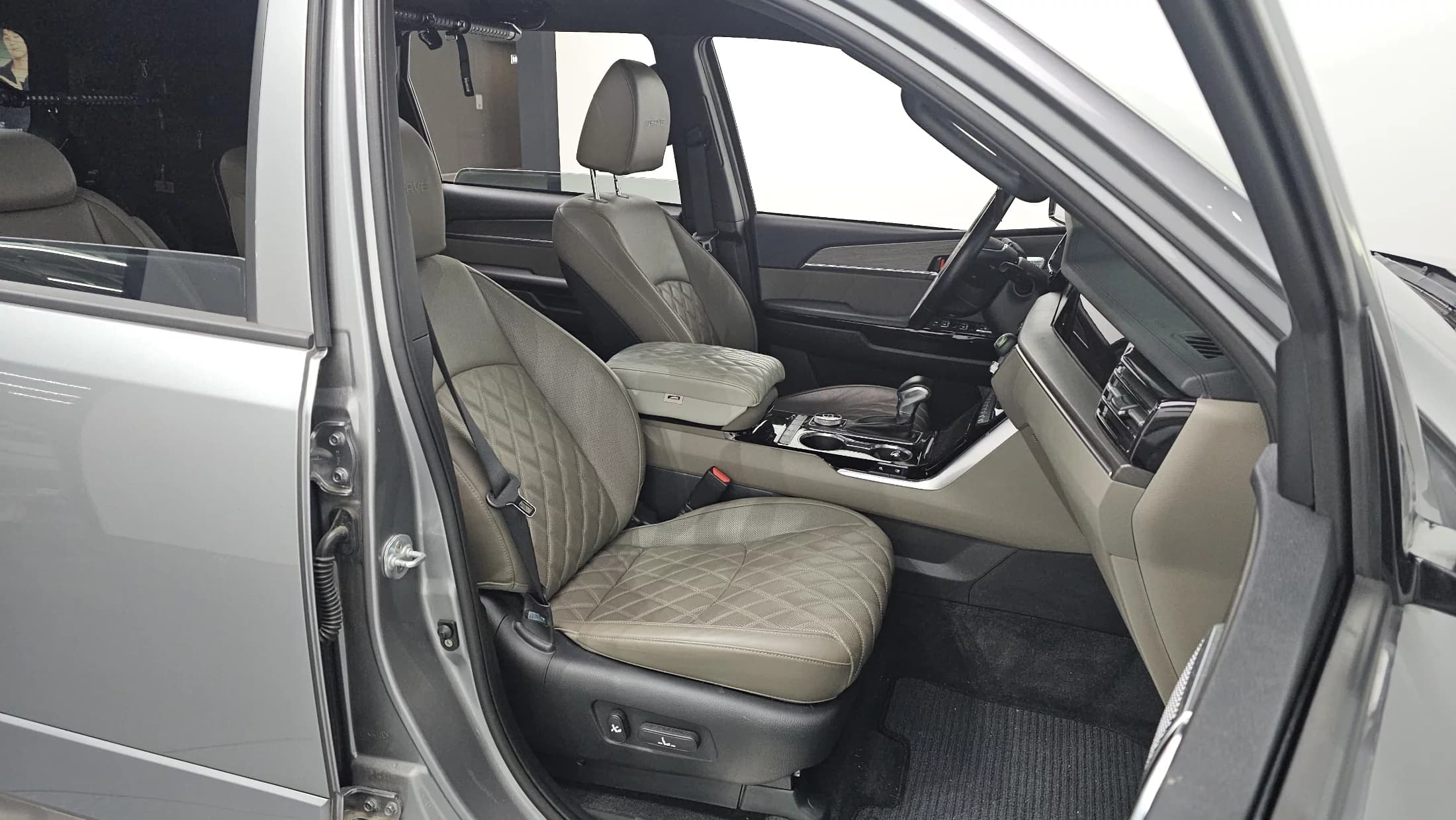 Kia Mohave Diesel 3.0 4WD 6-Seater Masters, 2022 г. 84677 км. — фото 12