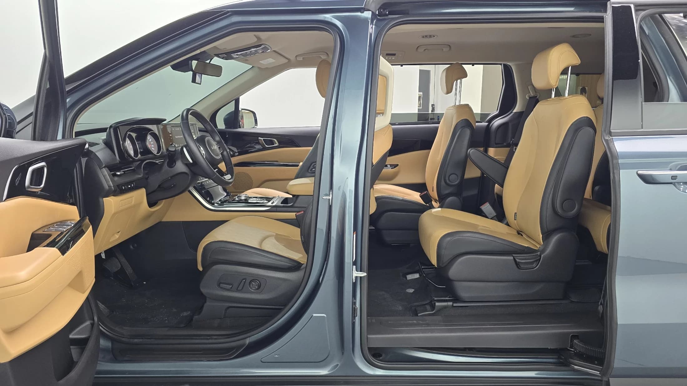 Kia Carnival Gasoline 9-Seater Noblesse, 2023 г. 9308 км. — фото 10
