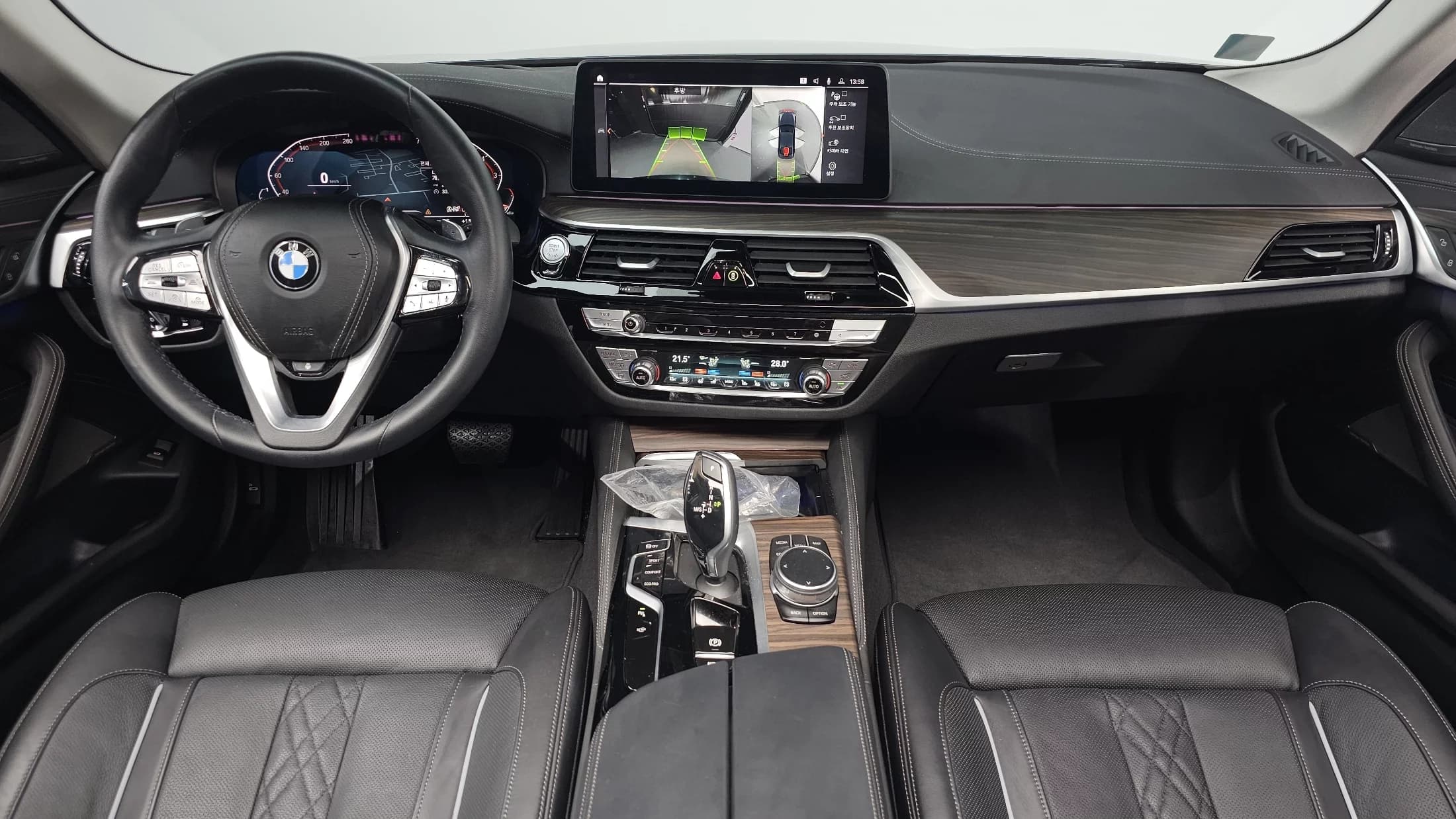 BMW 5-Series 530i Luxury, 2023 г. 21500 км. — фото 6