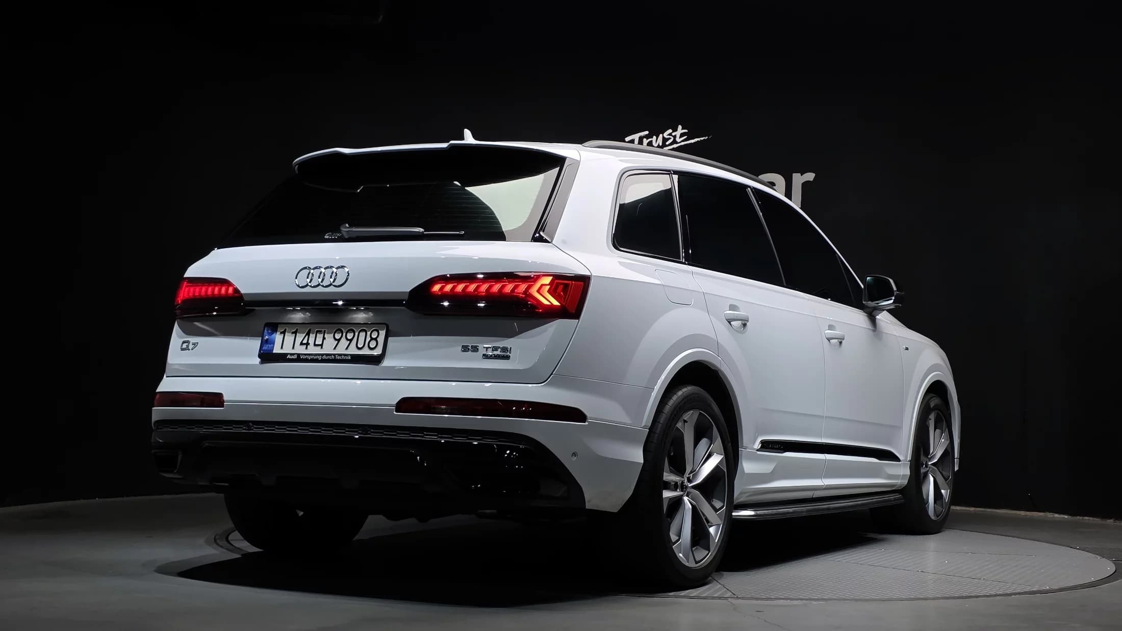 Audi Q7 55 TFSI Quattro Premium, 2023 г. 45907 км. — фото 2