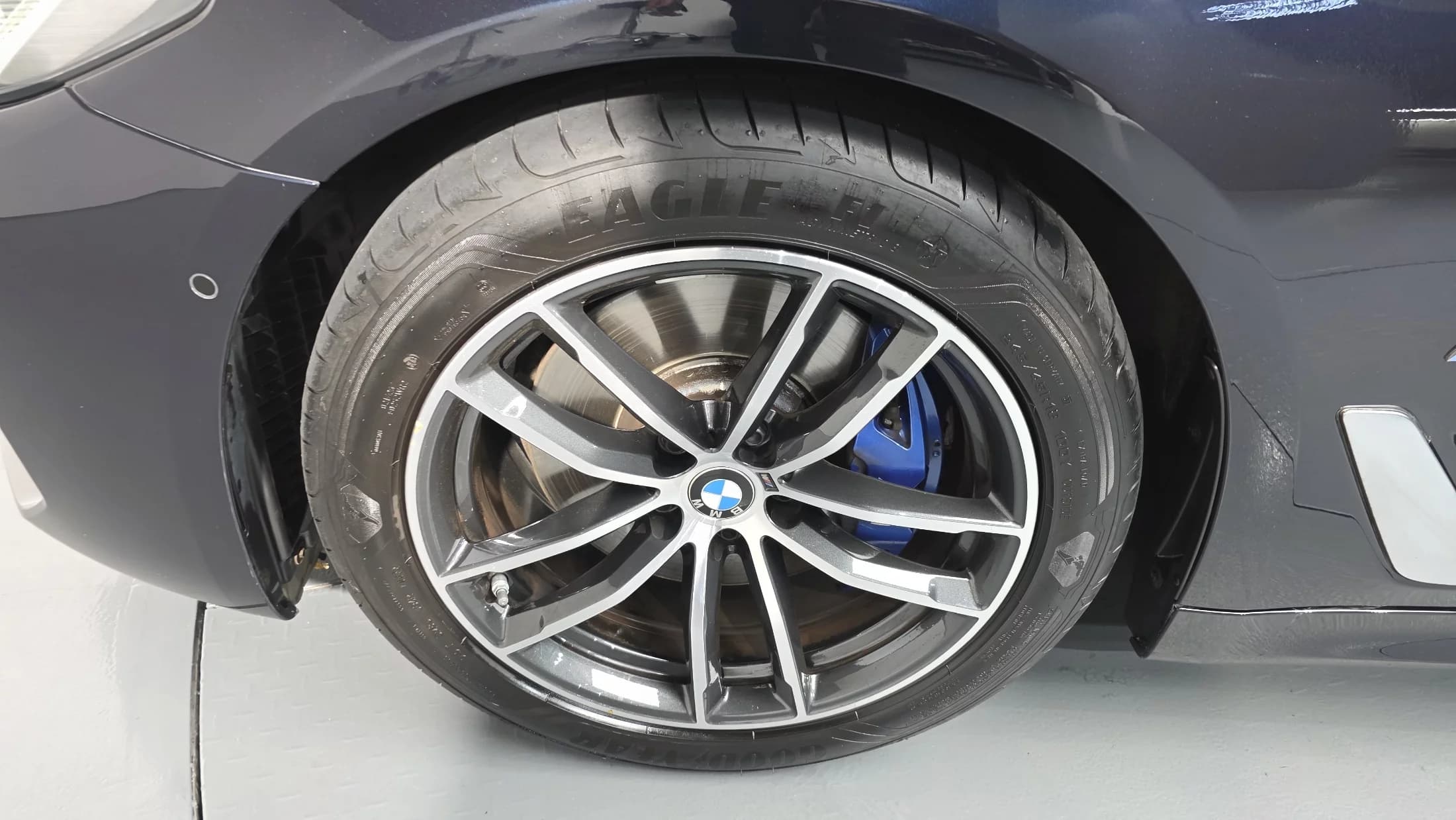 BMW 5-Series 520i M Sport, 2022 г. 43765 км. — фото 4