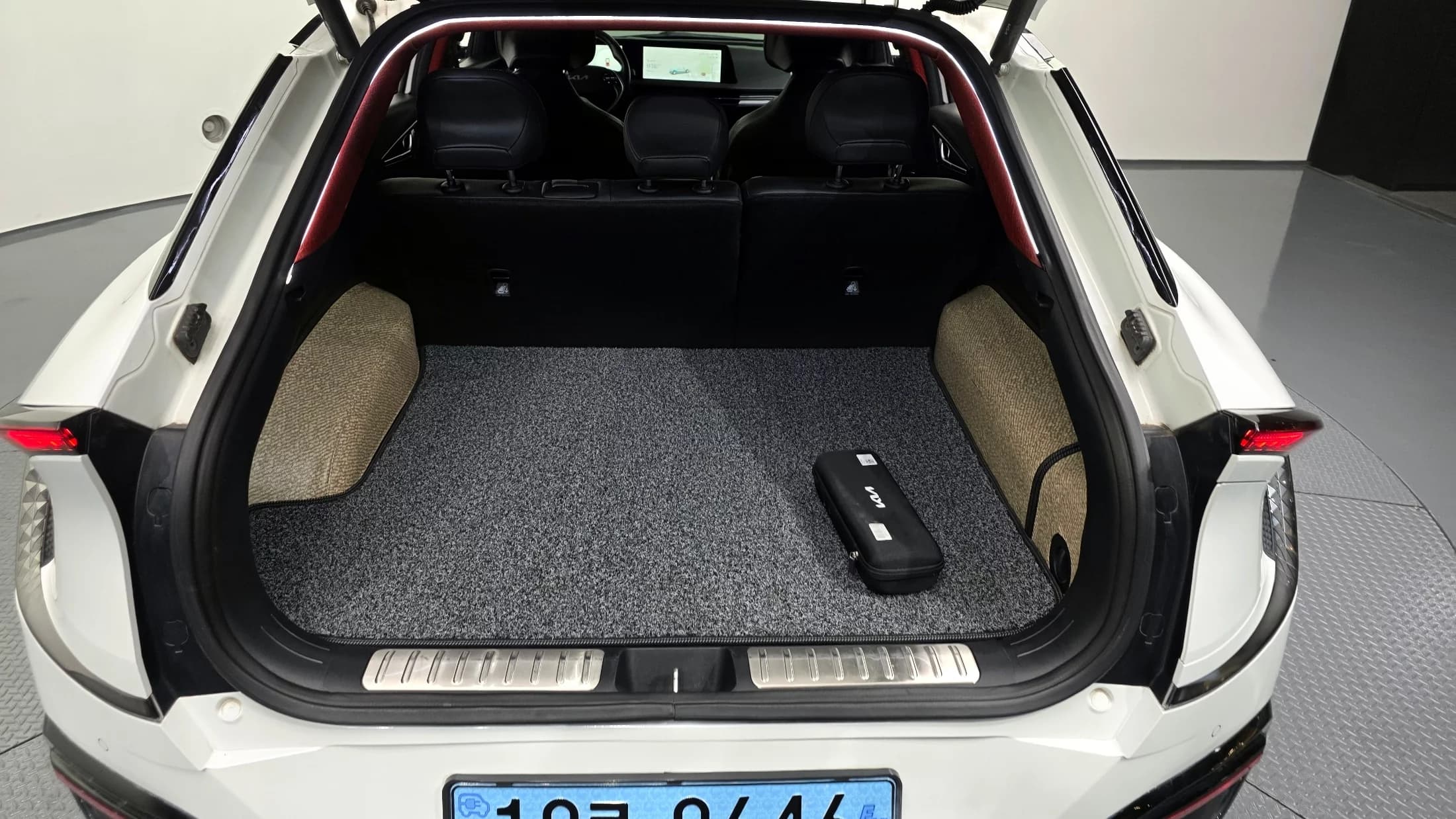 Kia EV6 Long Range 4WD GT Line, электромобиль, 2022 г. 153870 км. — фото 19