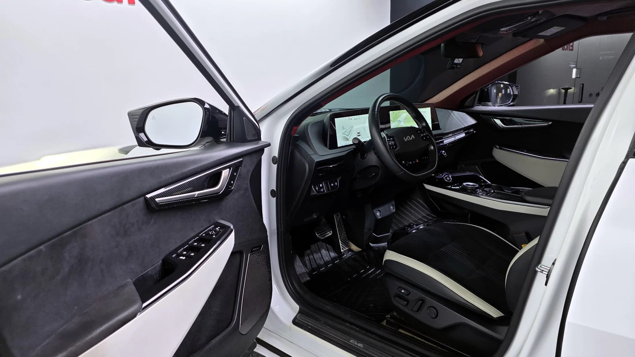 Kia EV6 Long Range 4WD GT Line, электромобиль, 2022 г. 153870 км. — фото 9