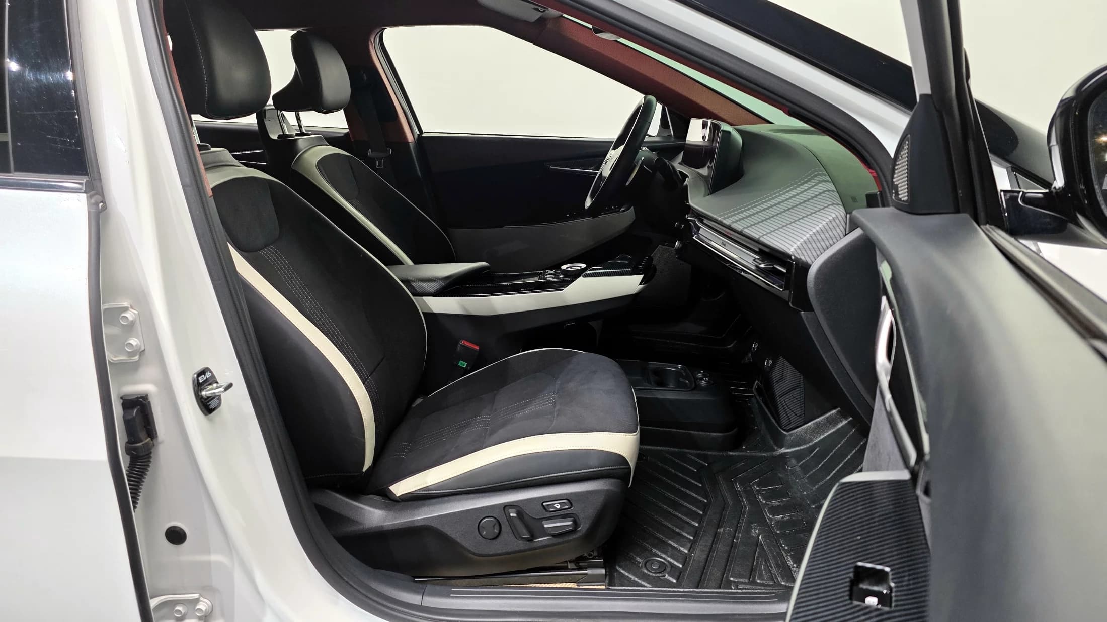 Kia EV6 Long Range 4WD GT Line, электромобиль, 2022 г. 153870 км. — фото 10