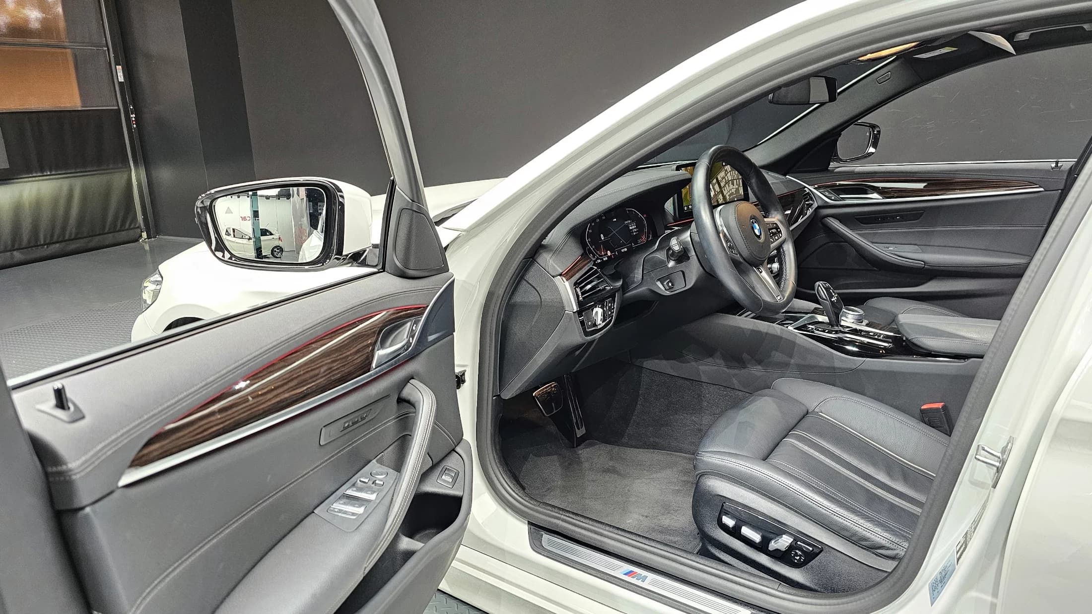 BMW 5-Series 520i M Sport, 2022 г. 37171 км. — фото 11
