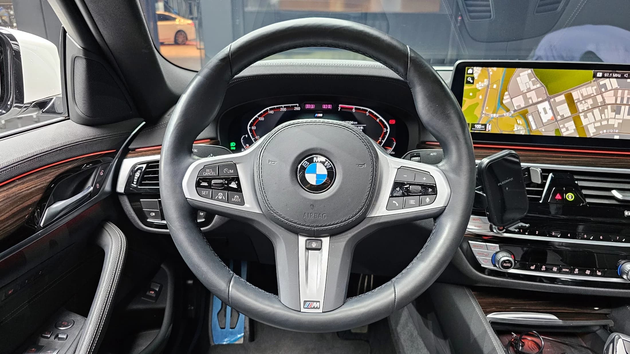 BMW 5-Series 520i M Sport, 2022 г. 37171 км. — фото 13