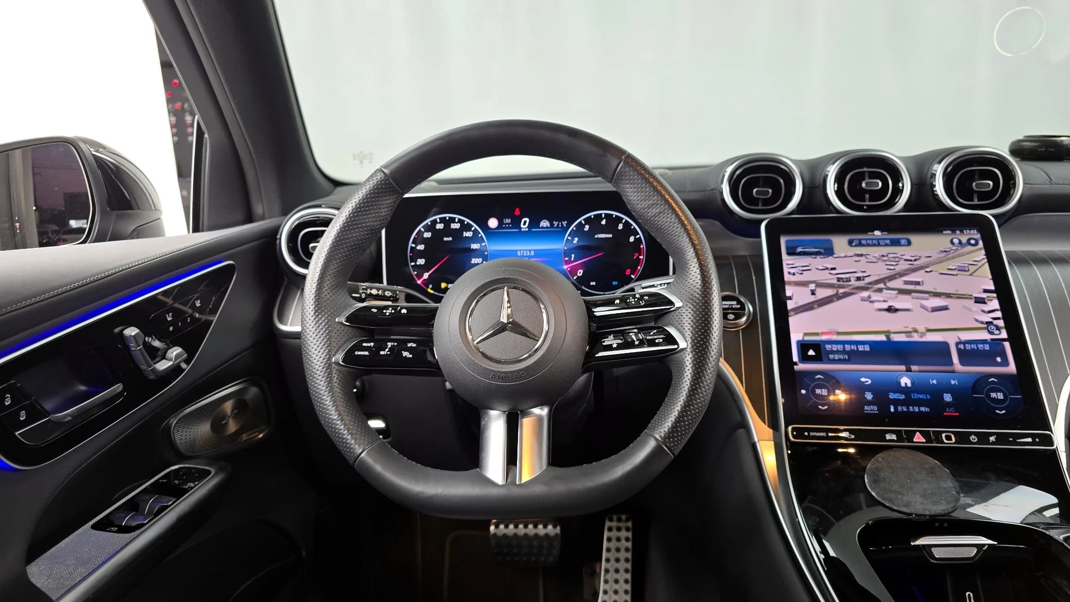 Mercedes-Benz GLC-Class GLC300 4MATIC AMG Line, 2023 г. 15856 км. — фото 13