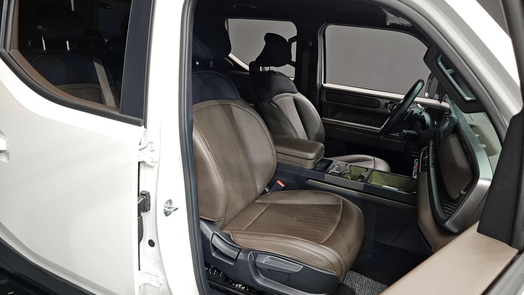 Kia Tasman 2.5T Gasoline 2WD Adventure, 2025 г. 7948 км. — фото 12