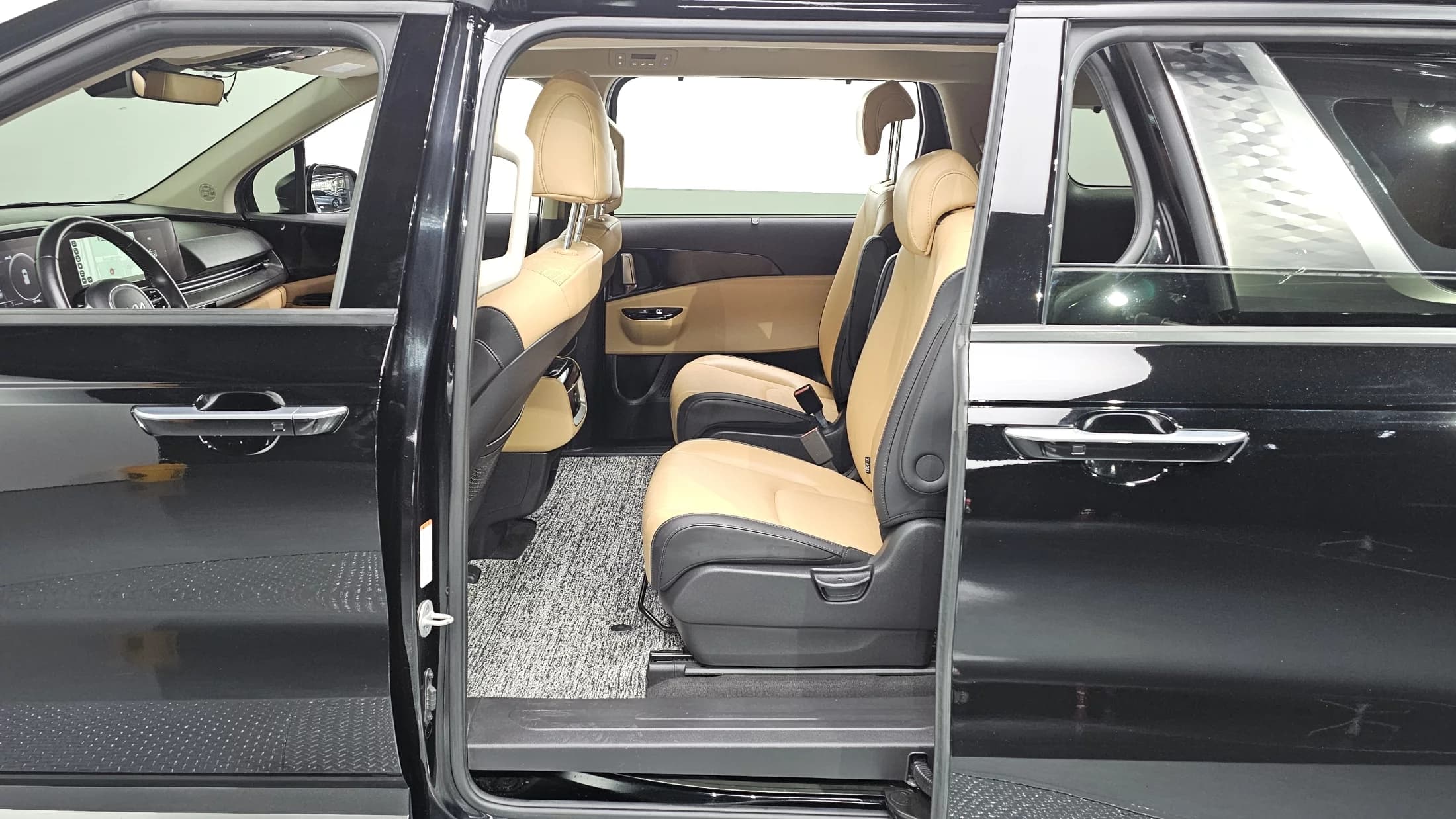 Kia Carnival 9-Seater Noblesse, 2022 г. 101879 км. — фото 11