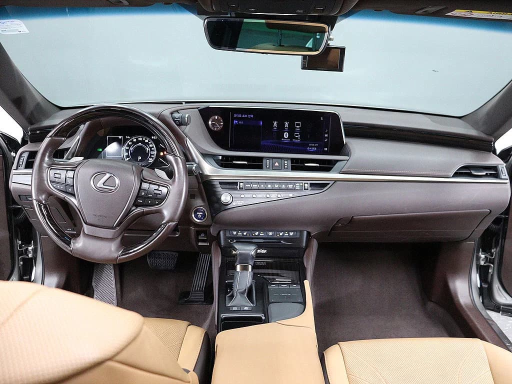 Lexus ES300h Executive, гибрид, 2021 г. 57371 км. — фото 23