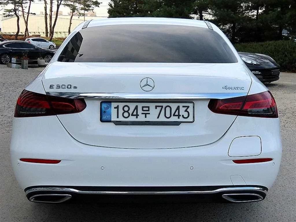Mercedes-Benz E-Class E300e 4MATIC Exclusive, гибрид, 2023 г. 22176 км. — фото 4