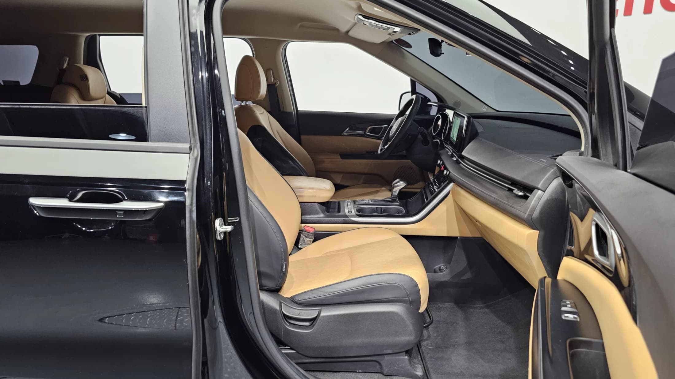 Kia Carnival 9-Seater Prestige, 2022 г. 62983 км. — фото 11