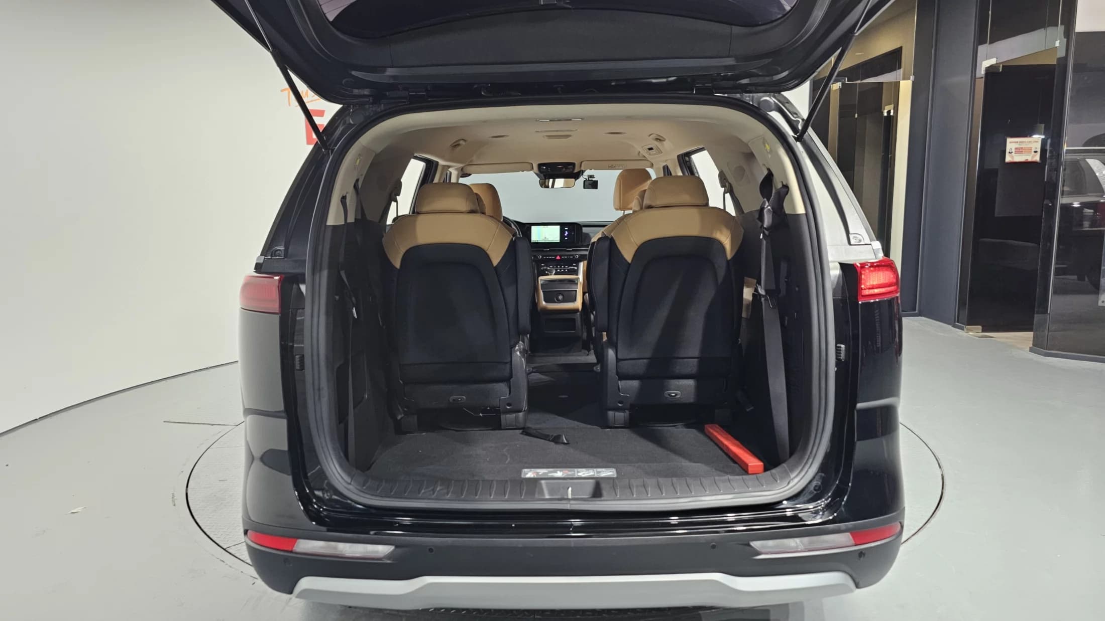 Kia Carnival 9-Seater Prestige, 2022 г. 62983 км. — фото 20