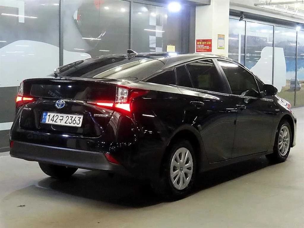 Toyota PRIUS 1.8, гибрид, 2022 г. 57257 км. — фото 4