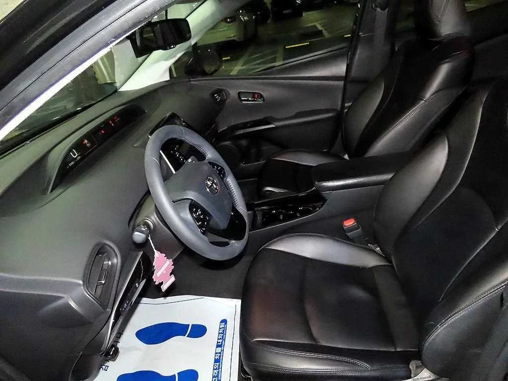 Toyota PRIUS 1.8, гибрид, 2022 г. 57257 км. — фото 6